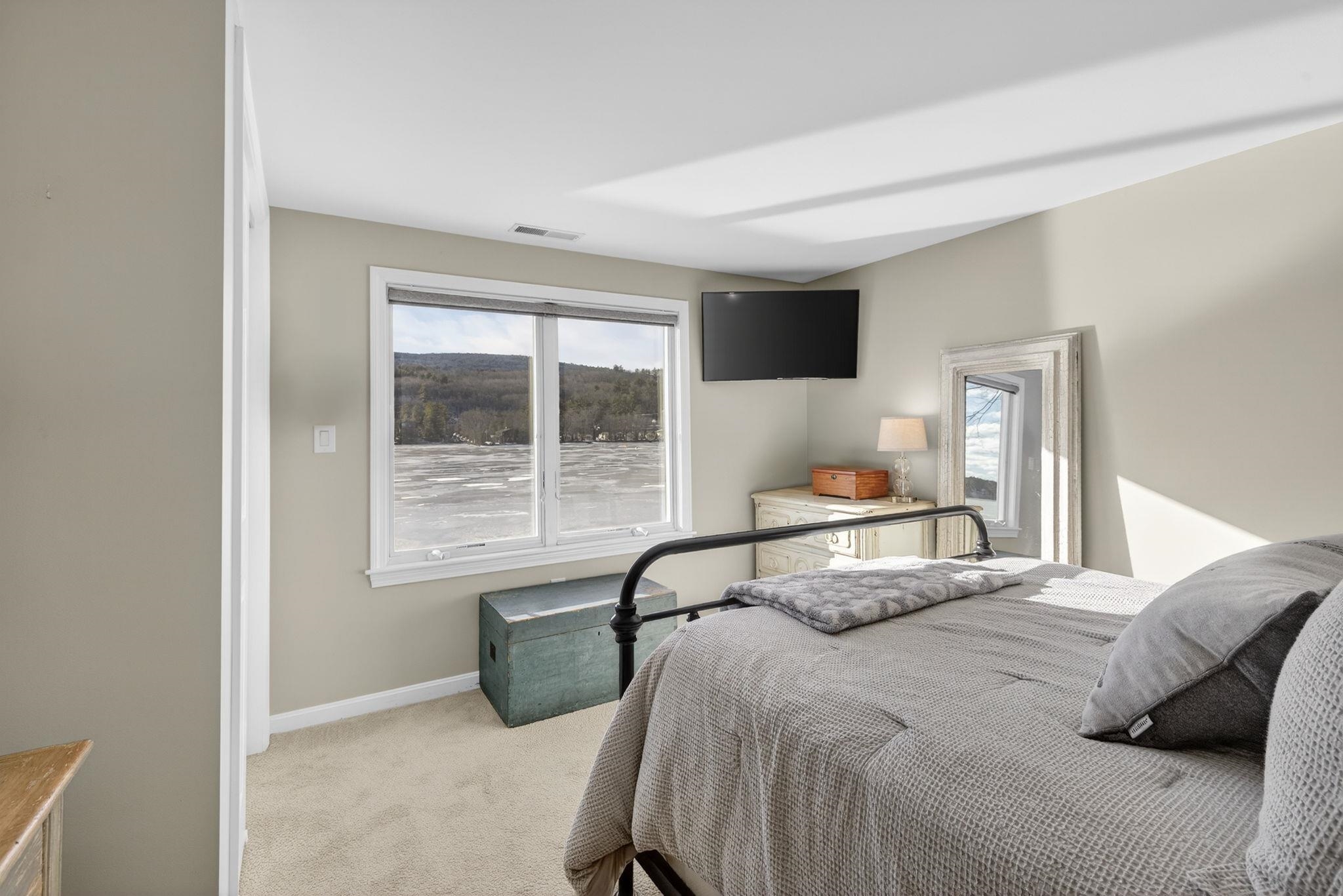 195 East Side Dr, Alton, NH 03809