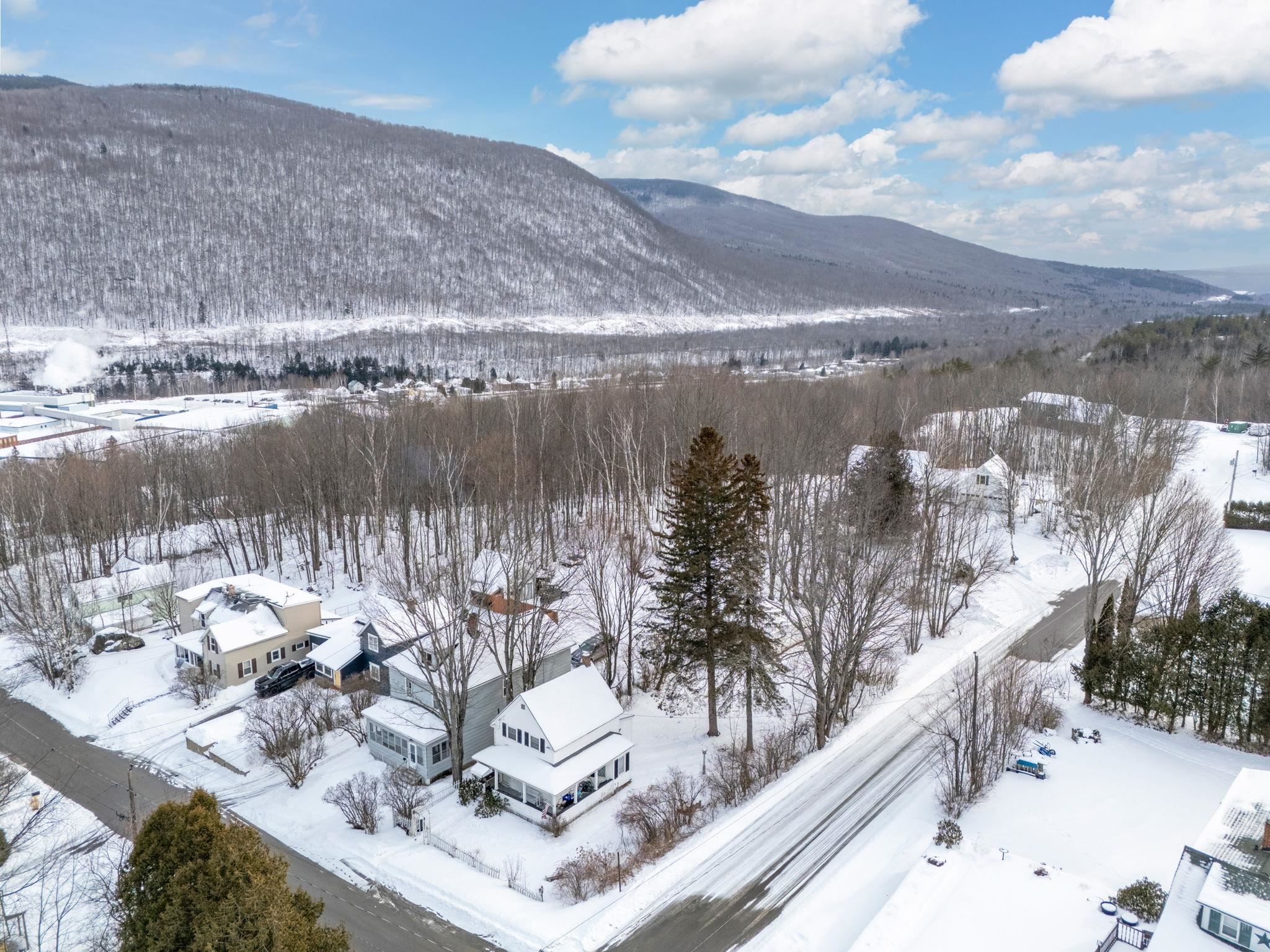 13 2nd St, Gorham, NH 03581