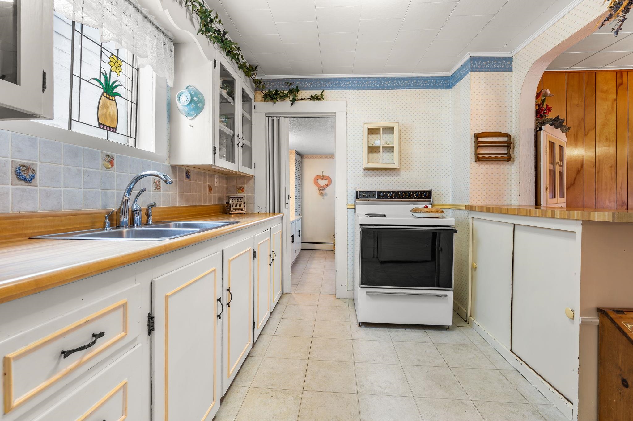 13 2nd St, Gorham, NH 03581