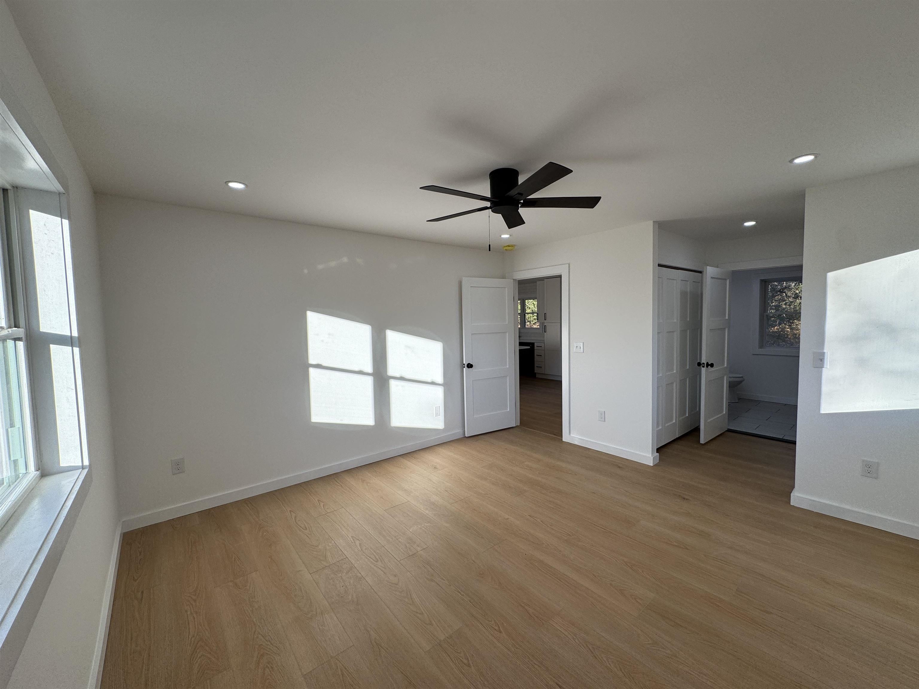 Master Bedroom 24700475