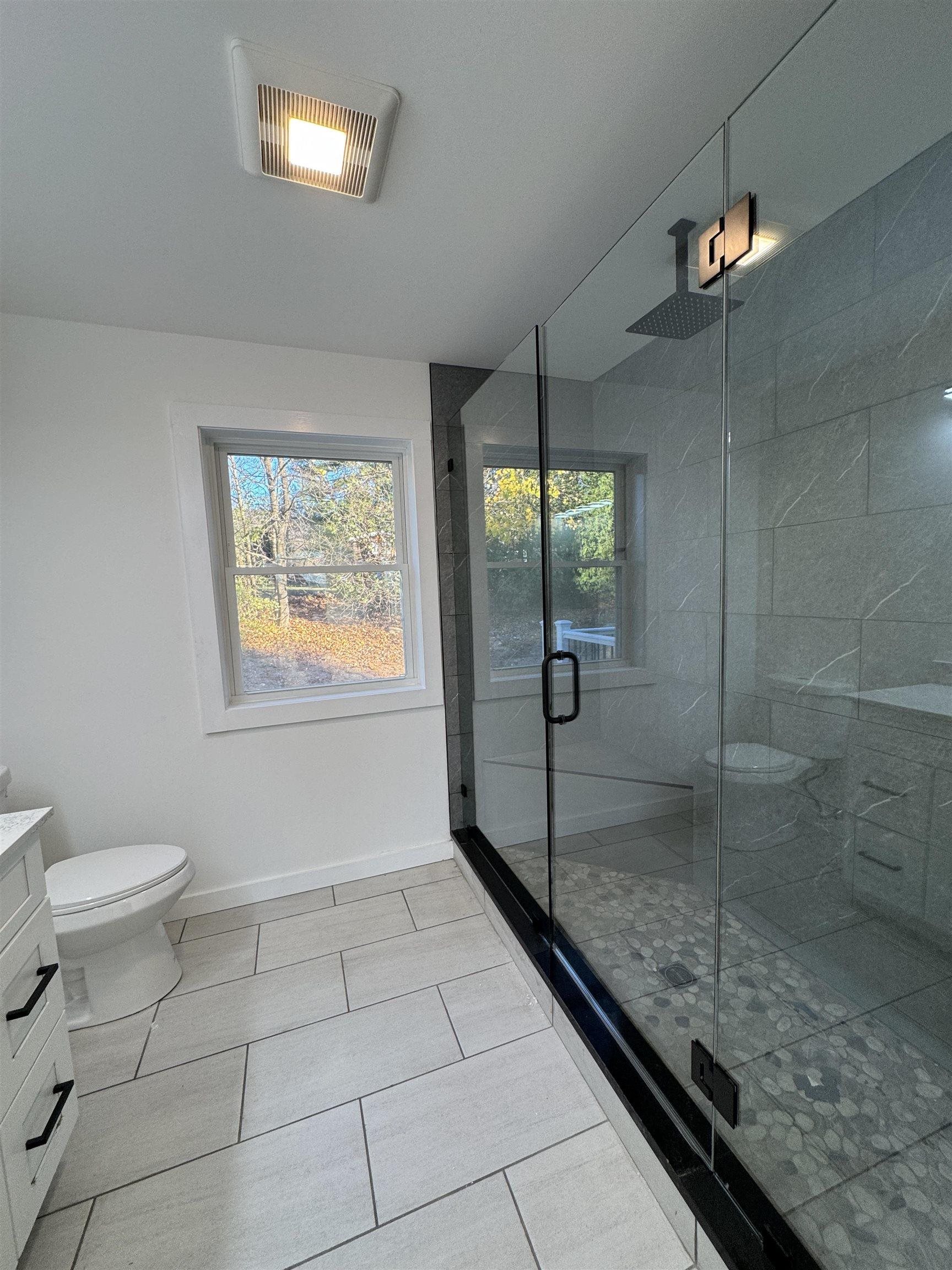 Master Bathroom 24700471
