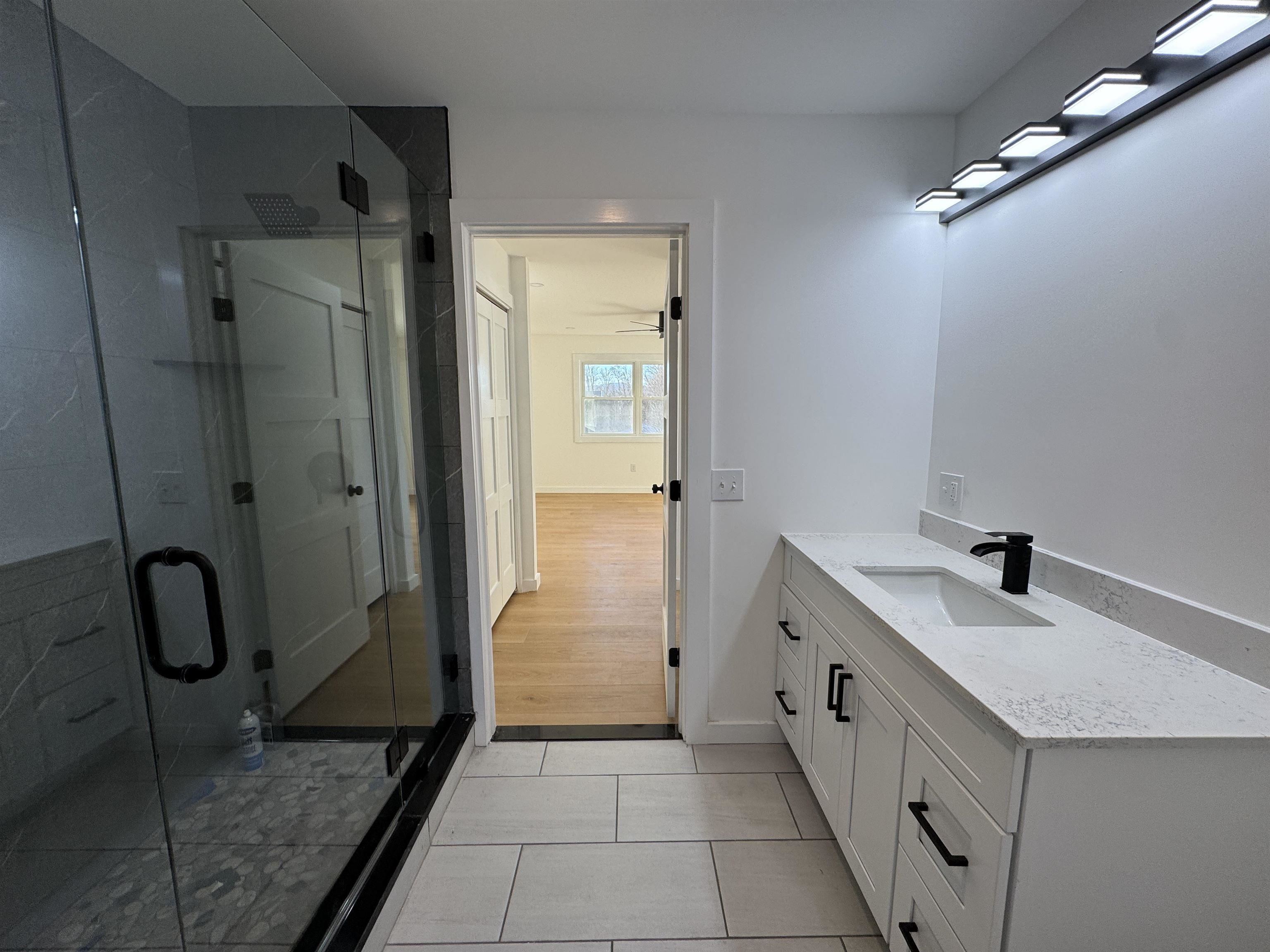 Master Bathroom 24700492