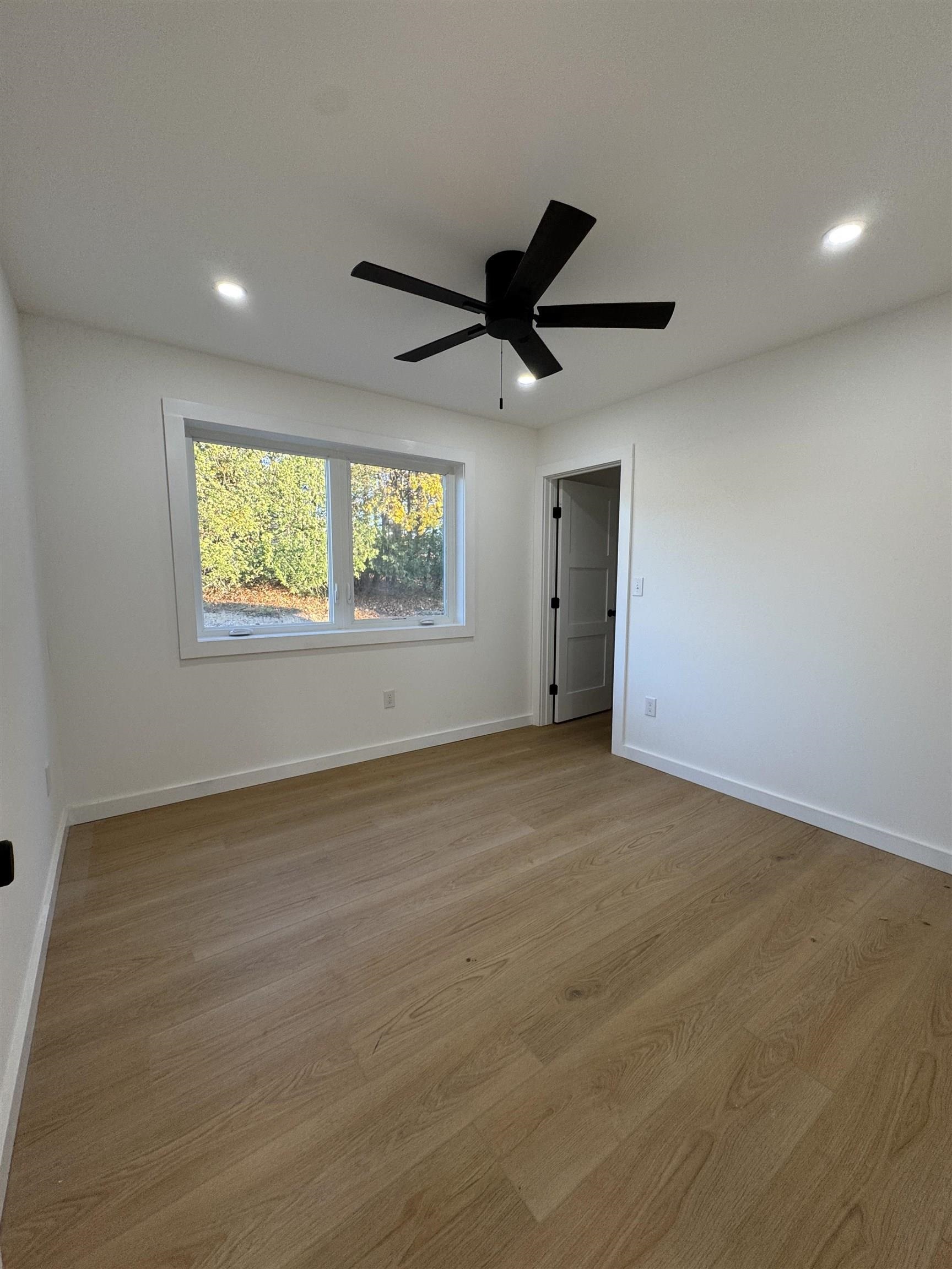 Bedroom 2 24700494