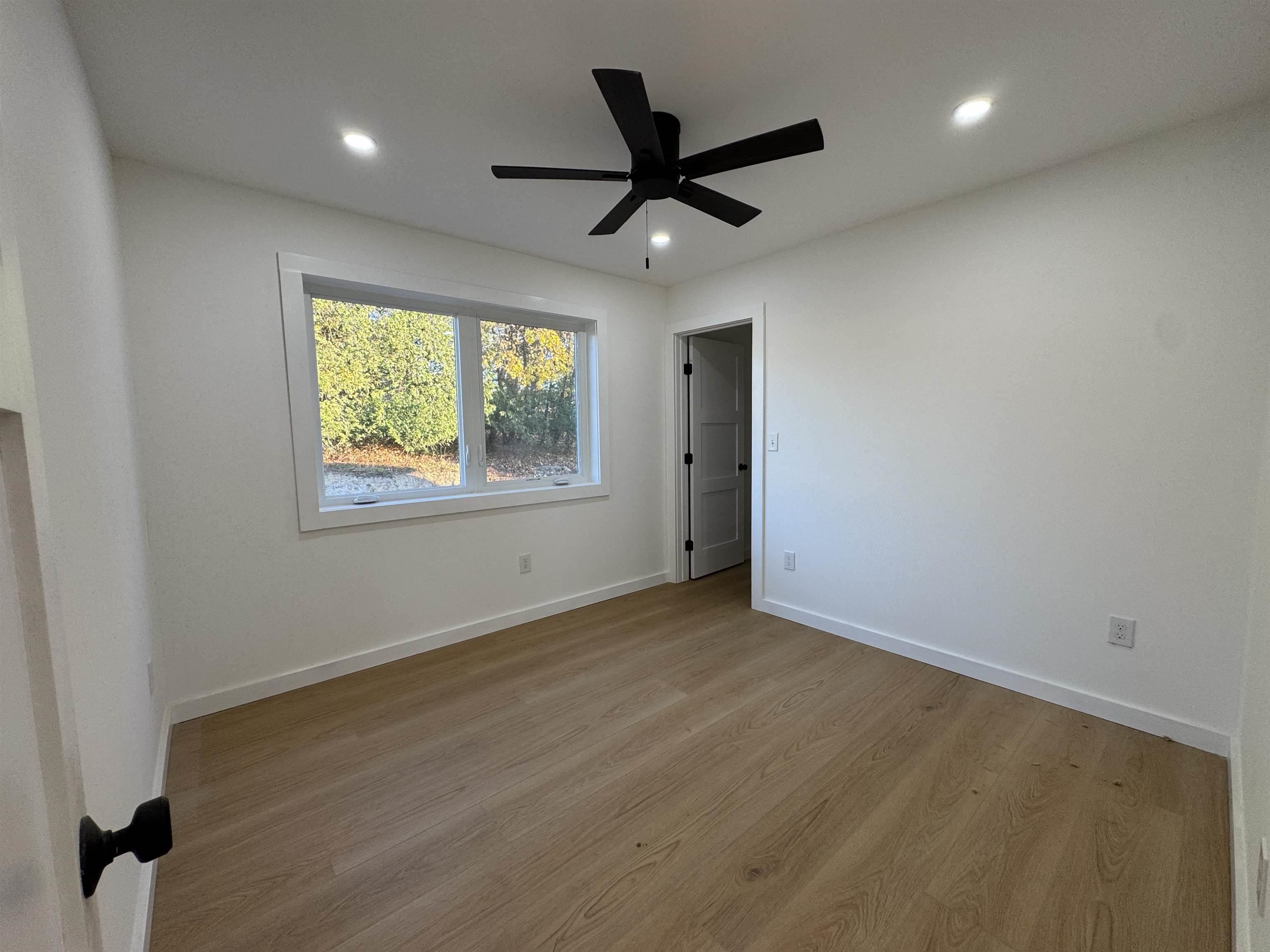 Bedroom 2 24700474