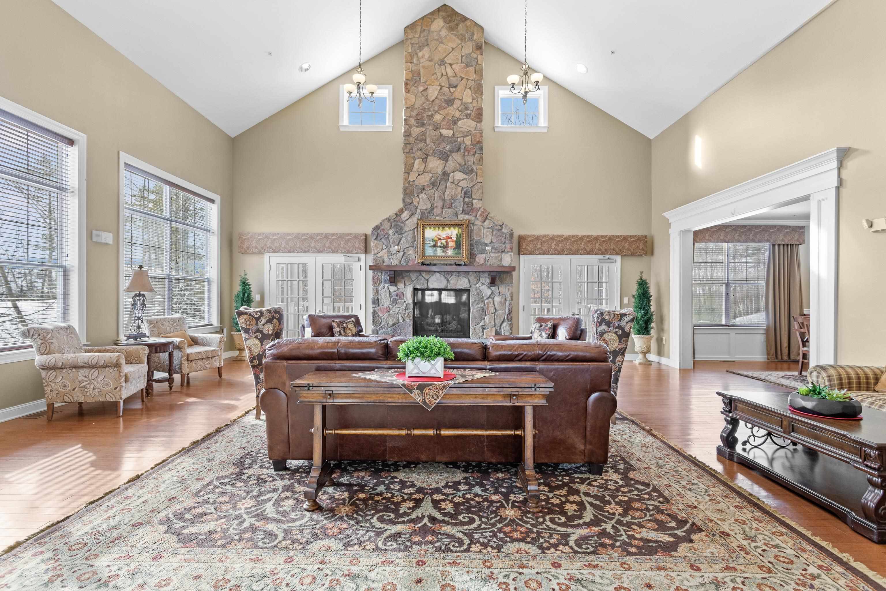 55 Forestedge Way, Manchester, NH 03102-0000