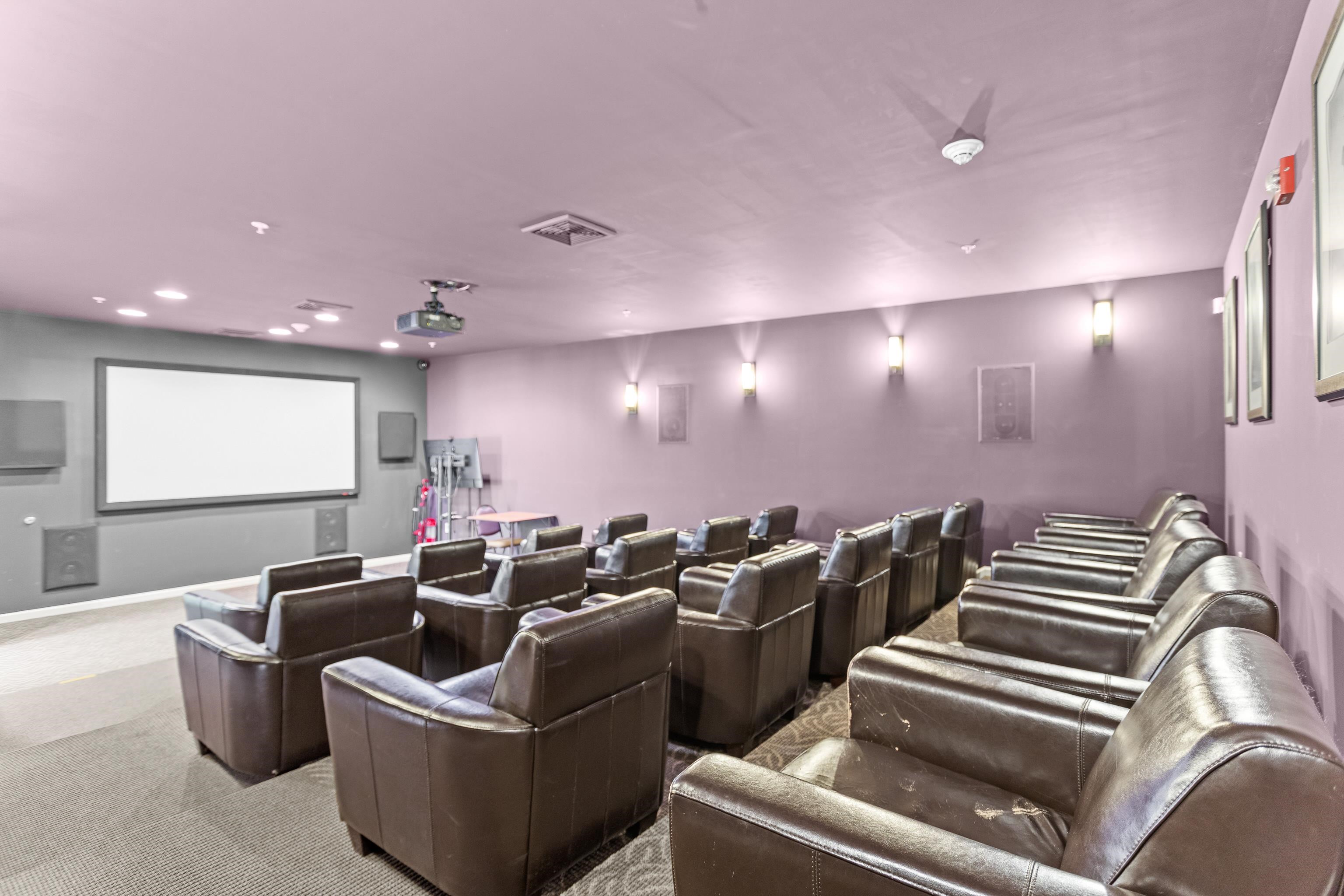 55 Forestedge Way, Manchester, NH 03102-0000