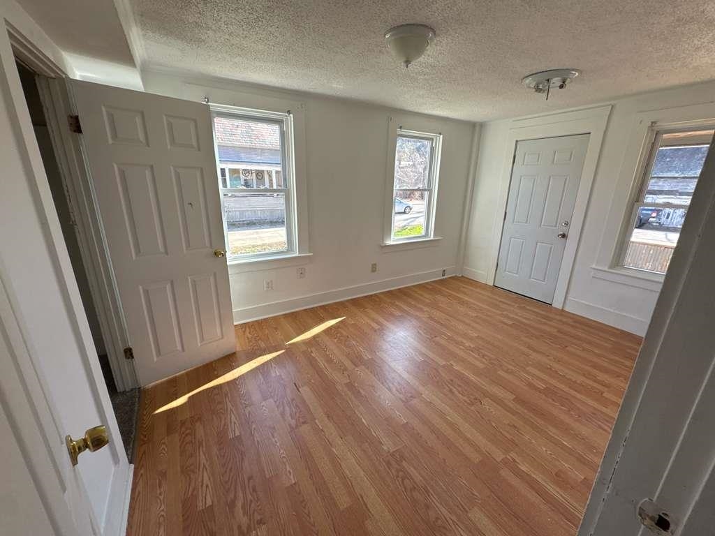 11 Ashuelot St, Winchester, NH 03477