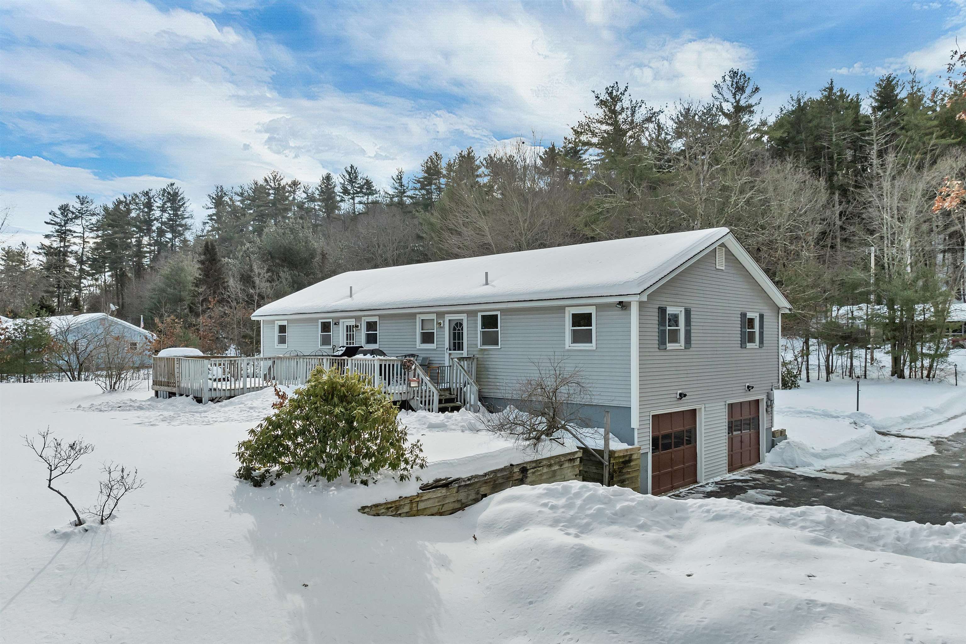 1102 Mammoth Rd, Pelham, NH 03076