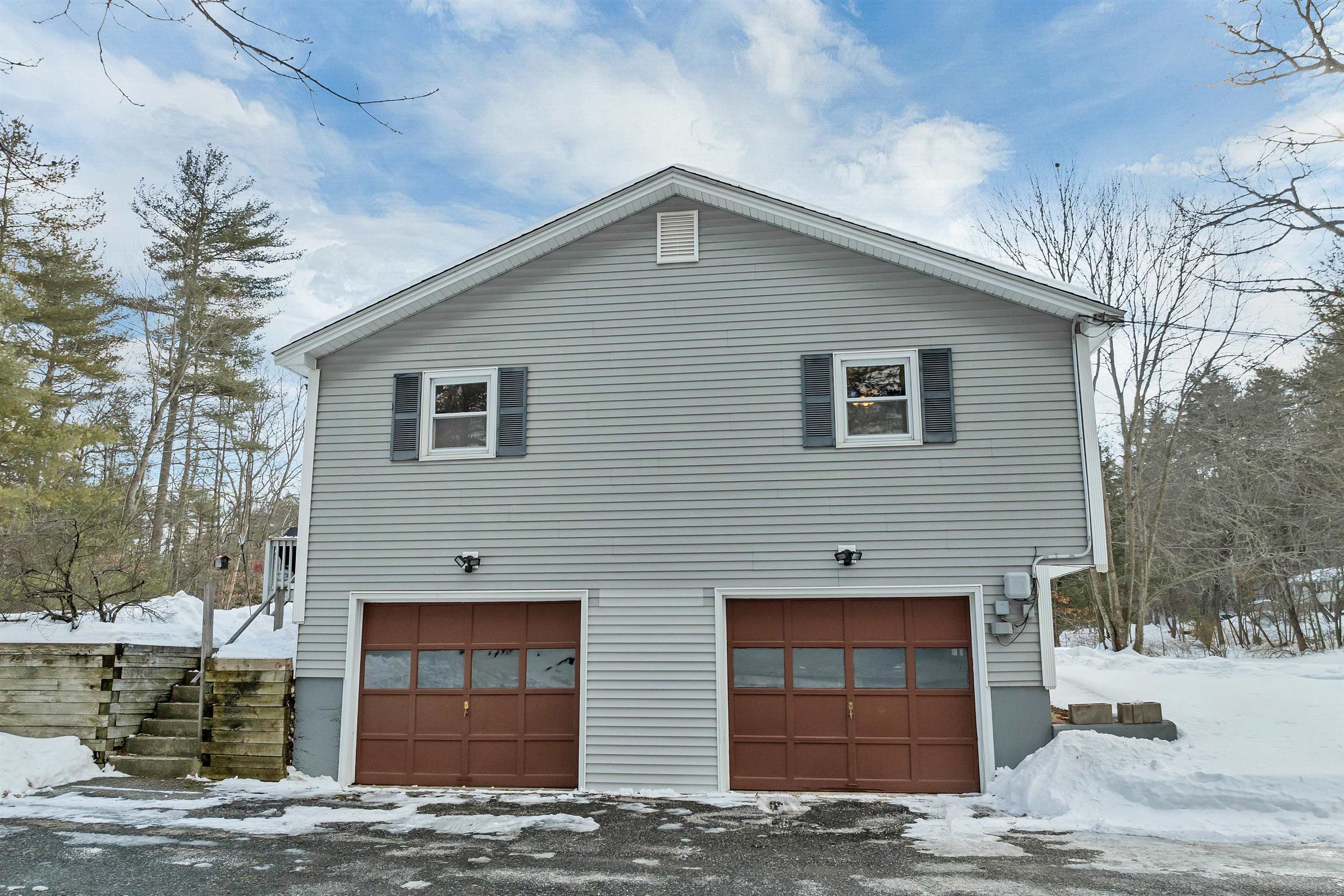 1102 Mammoth Rd, Pelham, NH 03076