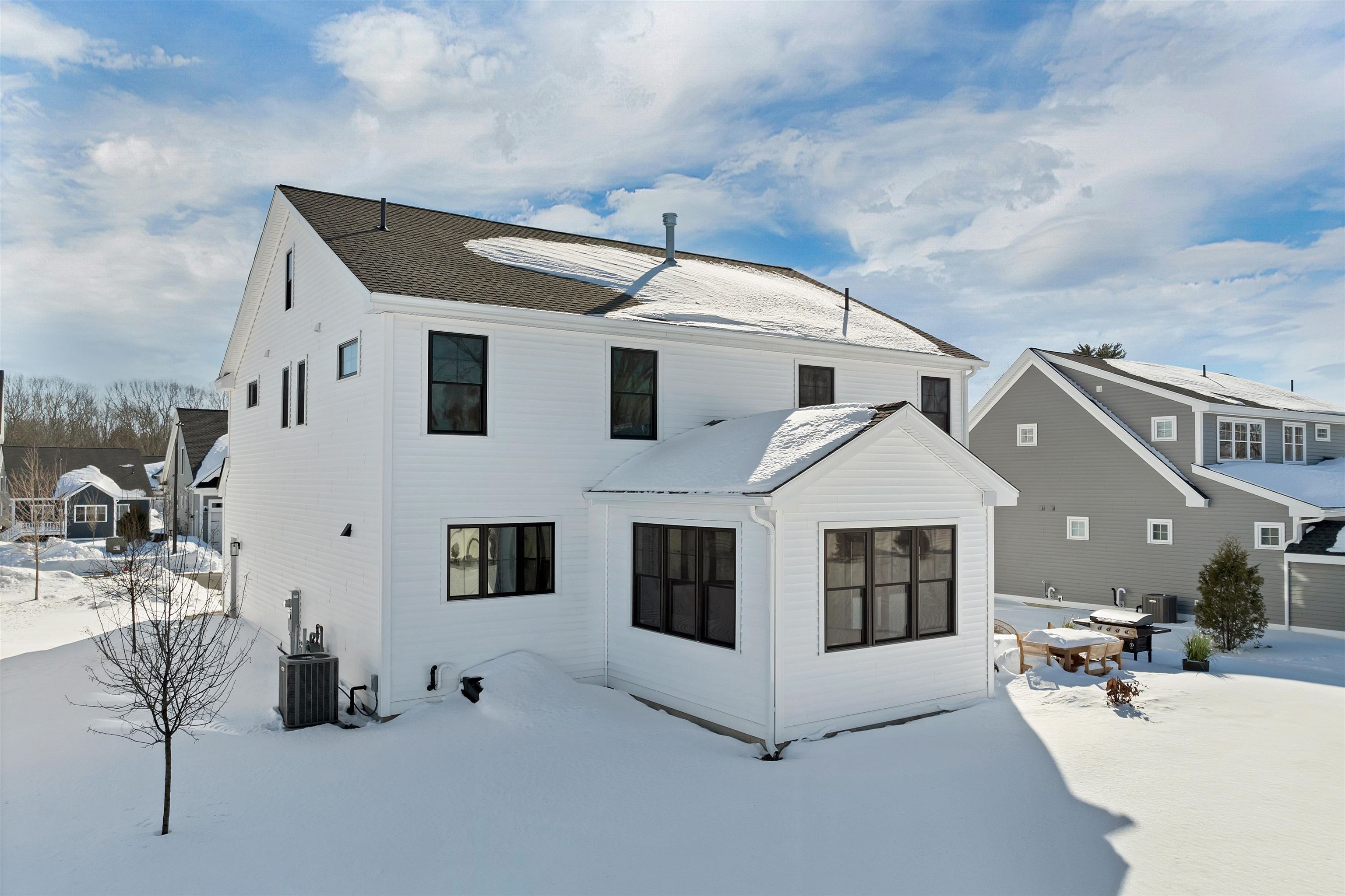 118 Sage Ln, Portsmouth, NH 03801
