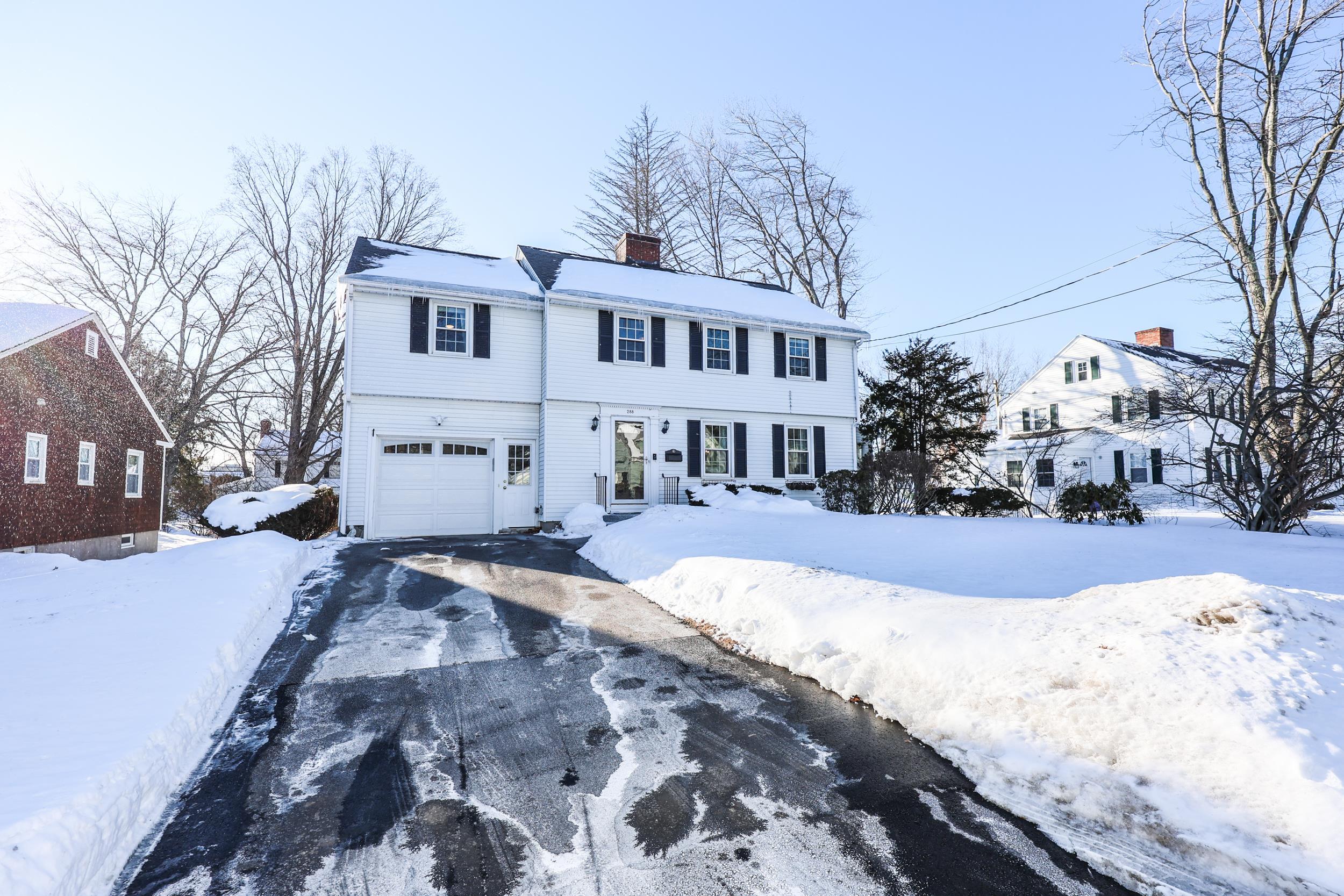 288 Oak St, Manchester, NH 03104