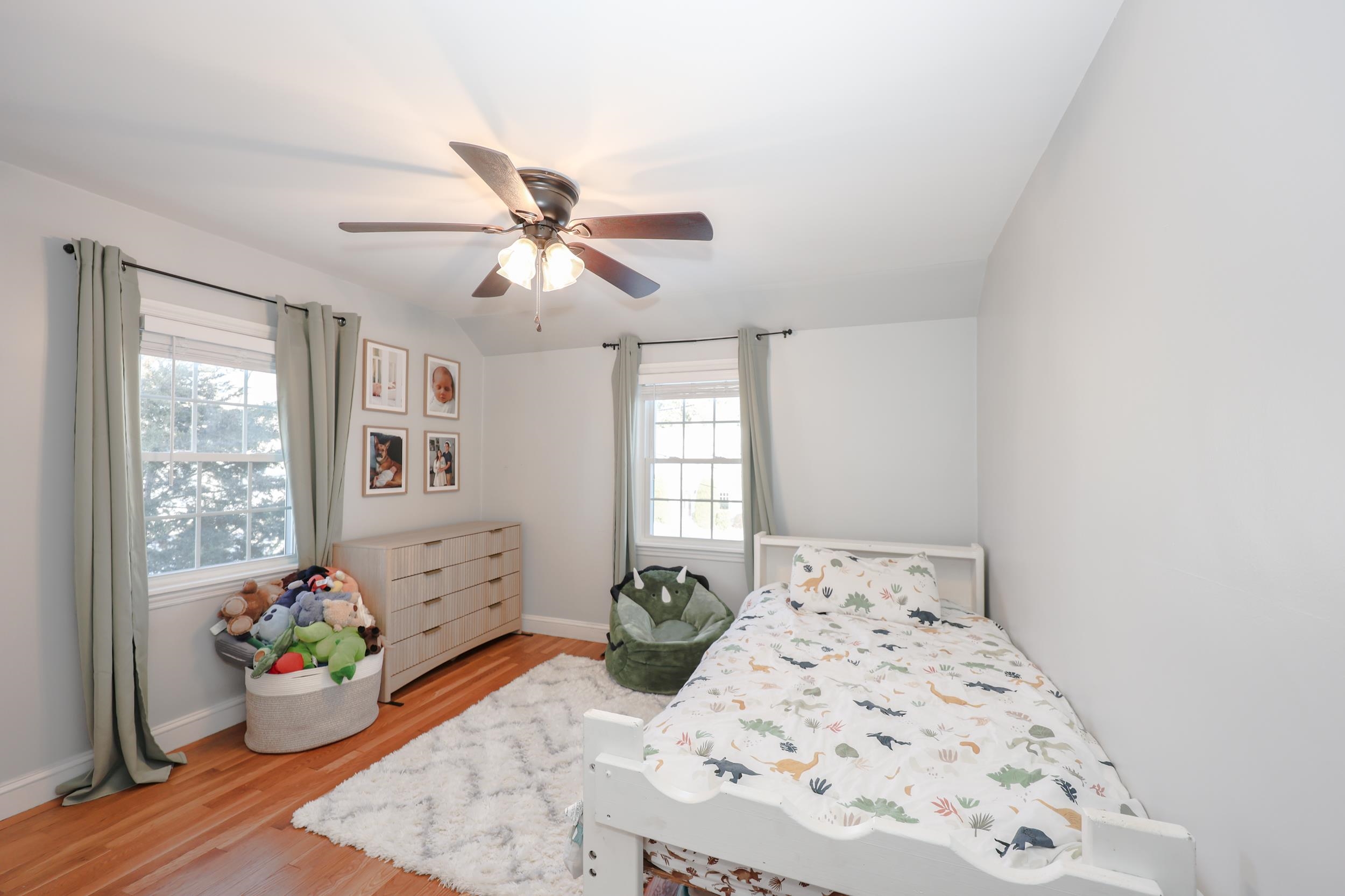 288 Oak St, Manchester, NH 03104