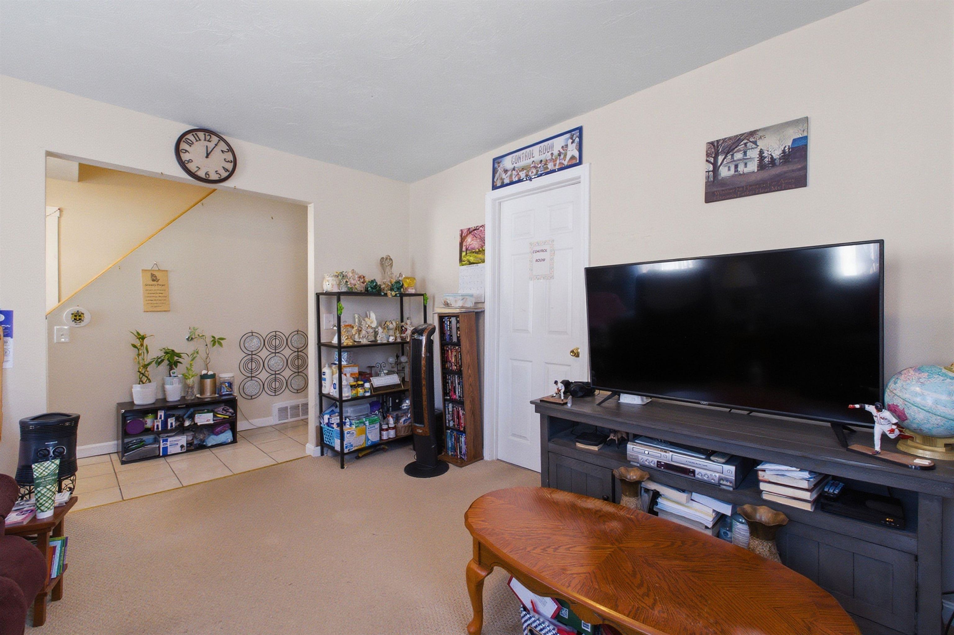 8 West St, Tilton, NH 03276