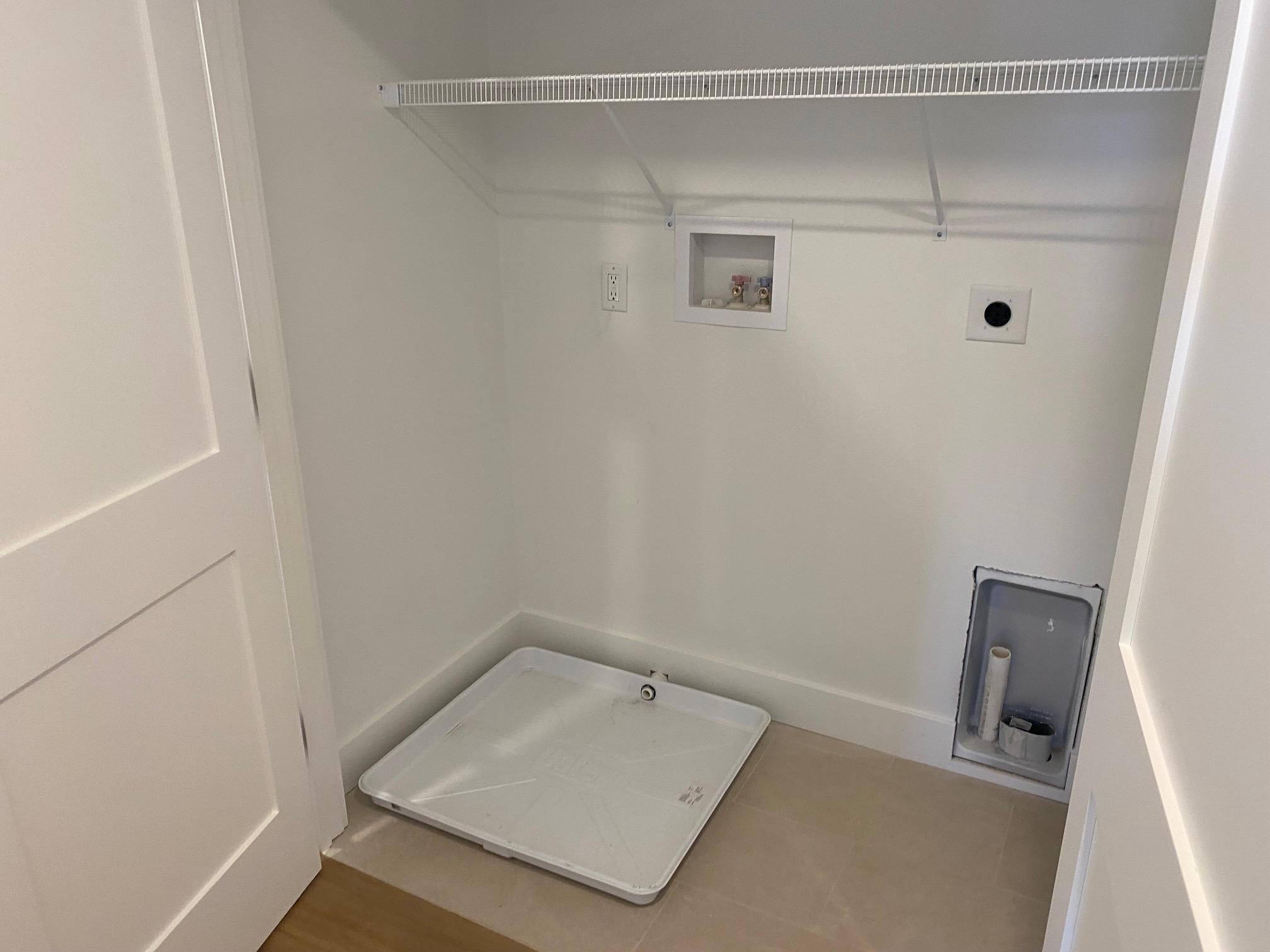 2nd floor laundry 24792467