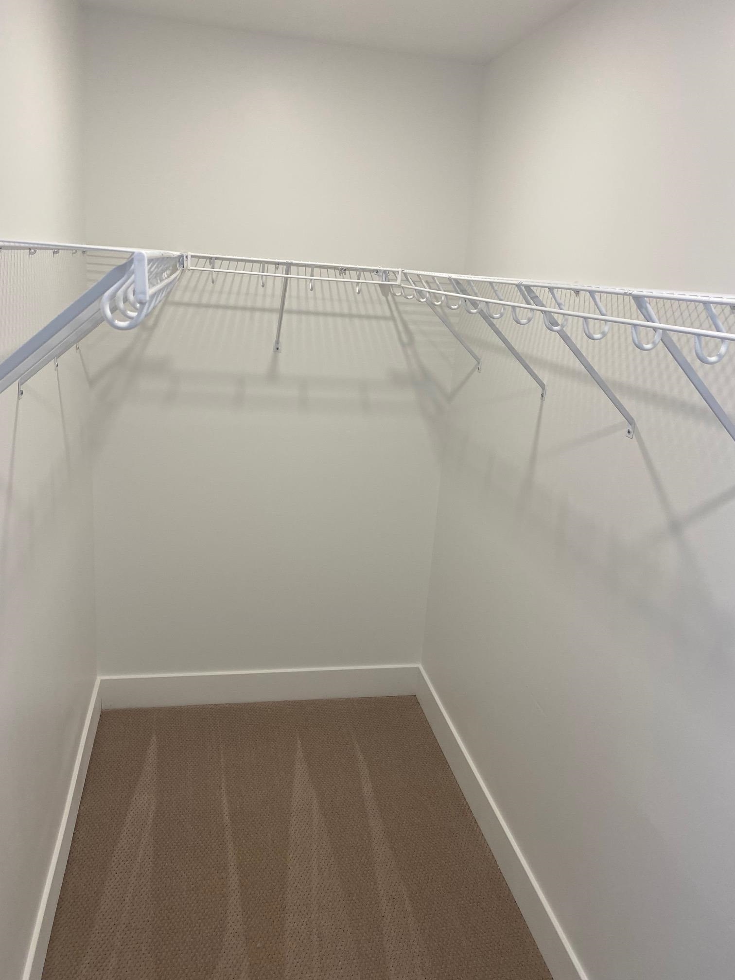 Walkin closet 24792472