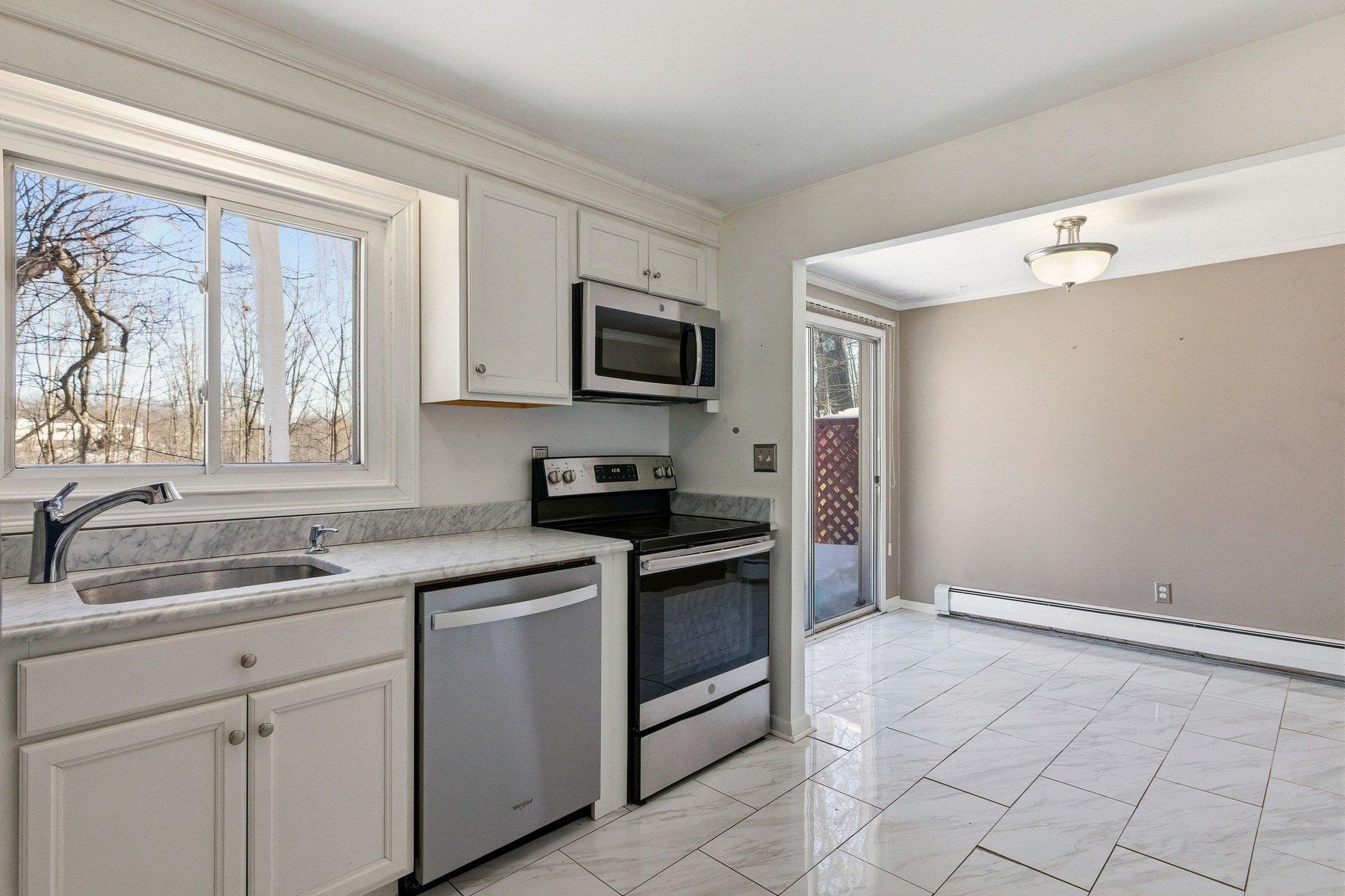 26 Coakley Rd, Portsmouth, NH 03801