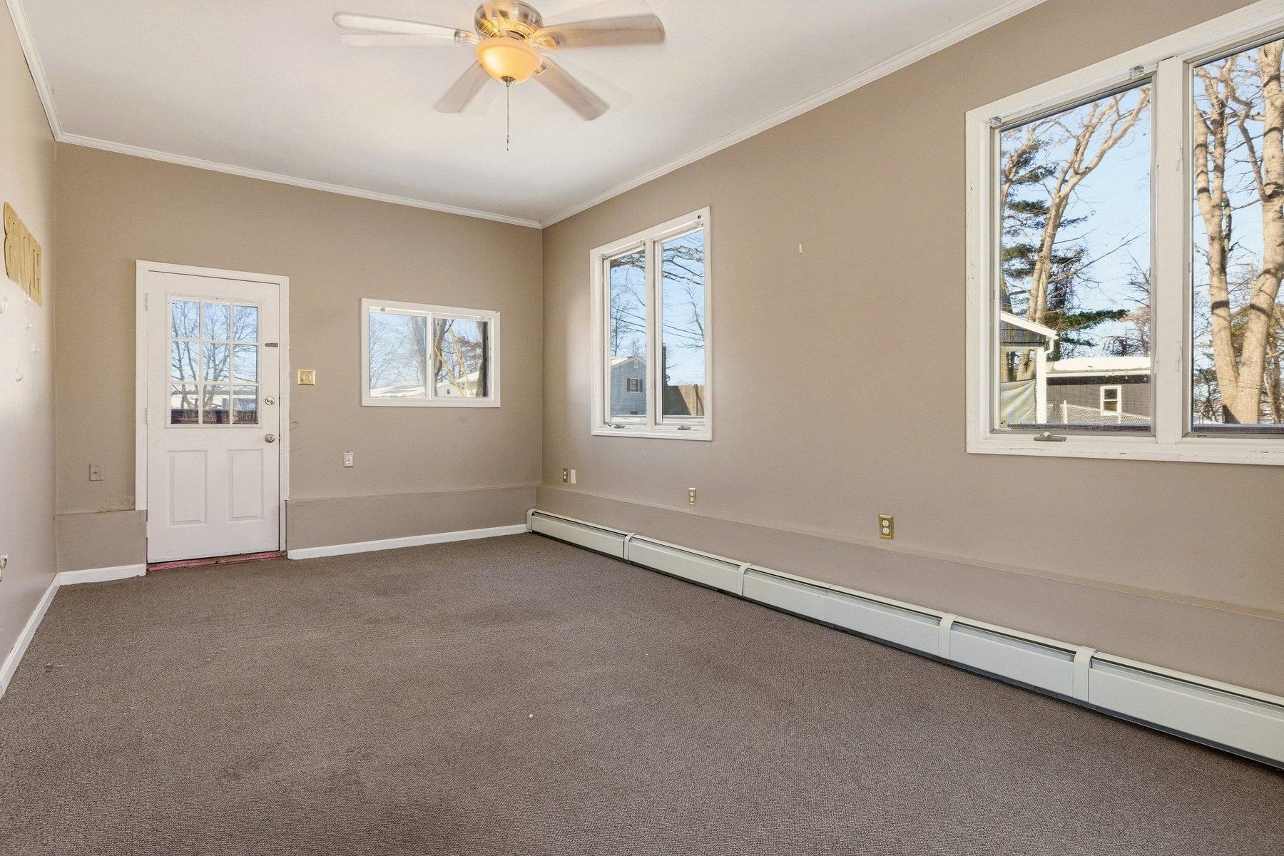 26 Coakley Rd, Portsmouth, NH 03801