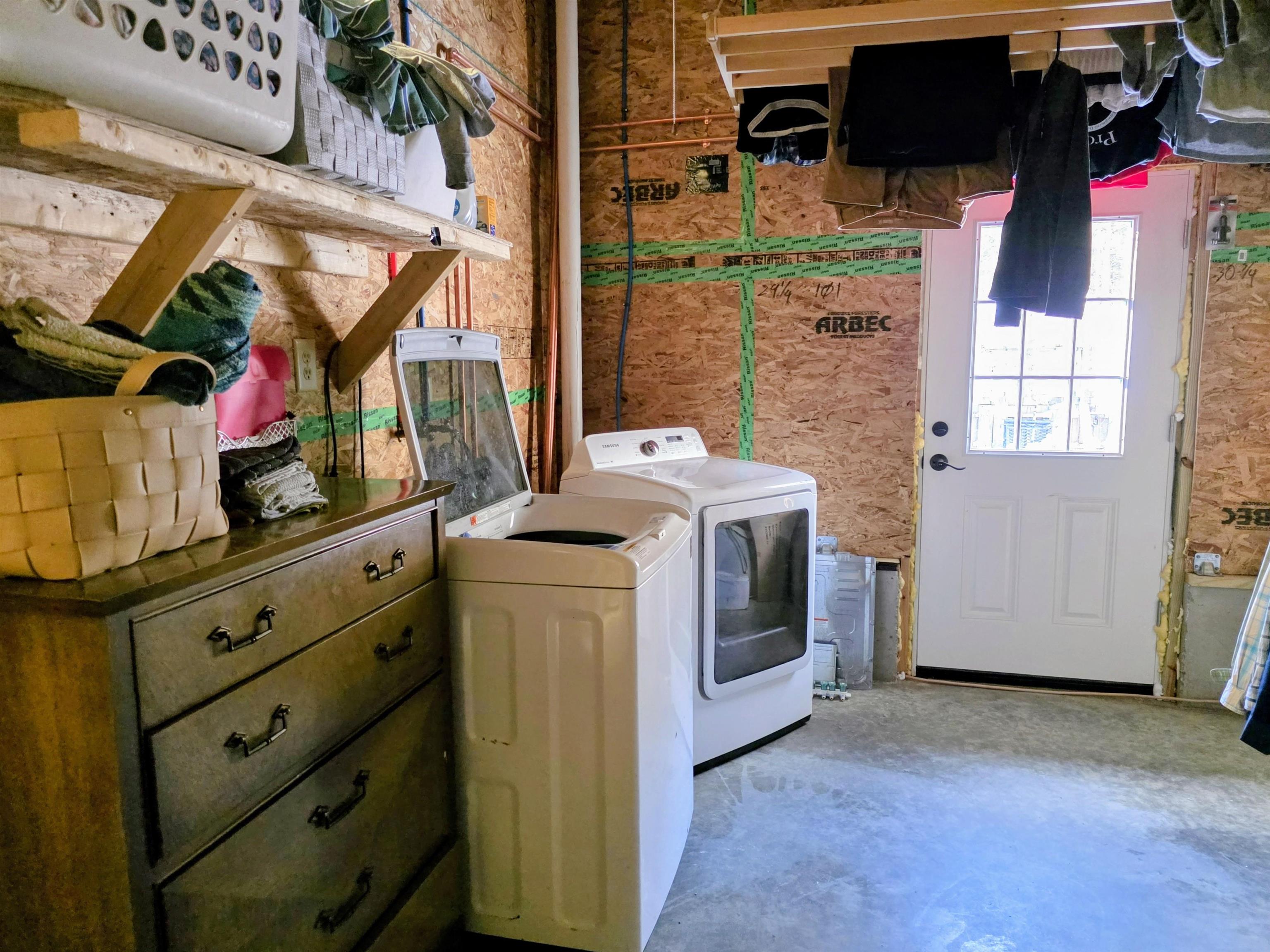 Utility room 24660377