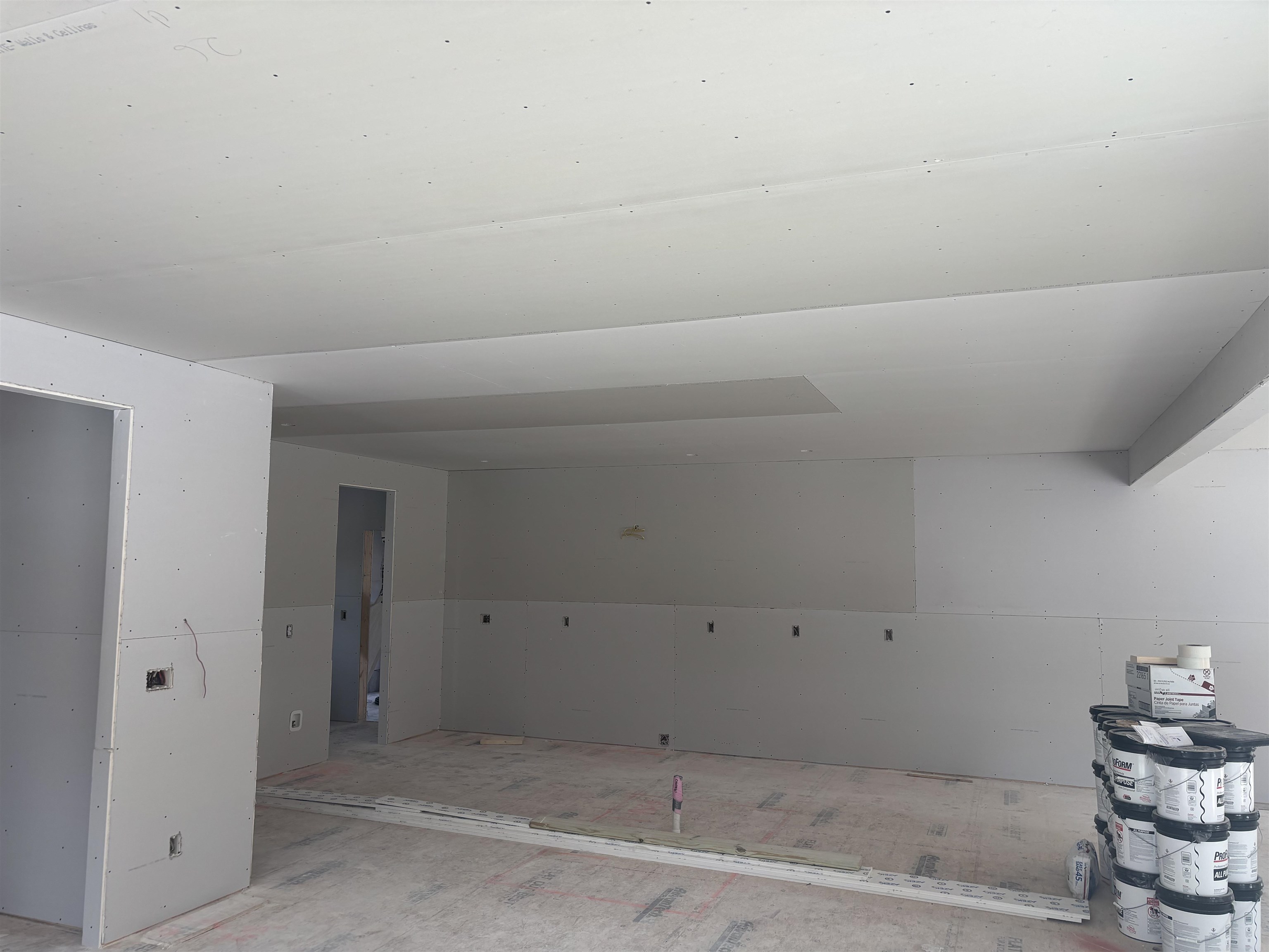 61 Whitford St, Manchester, NH 03104