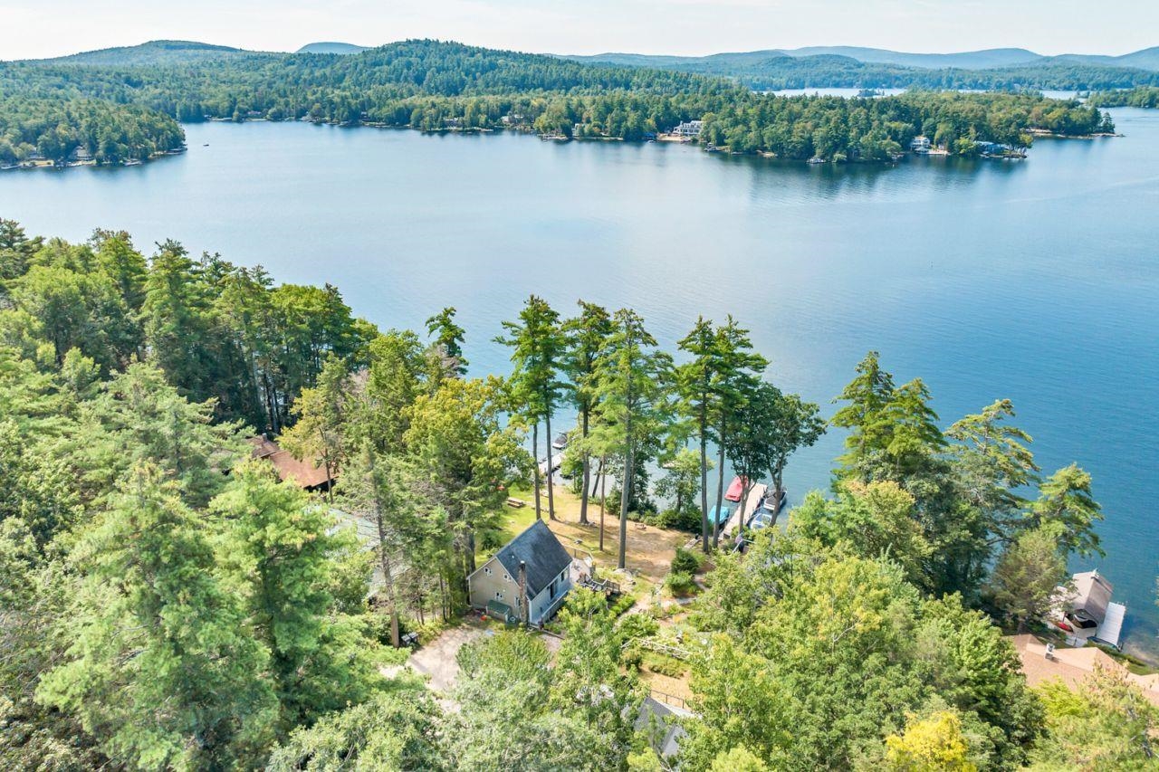 92 Canopache Rd, Wolfeboro, NH 03894