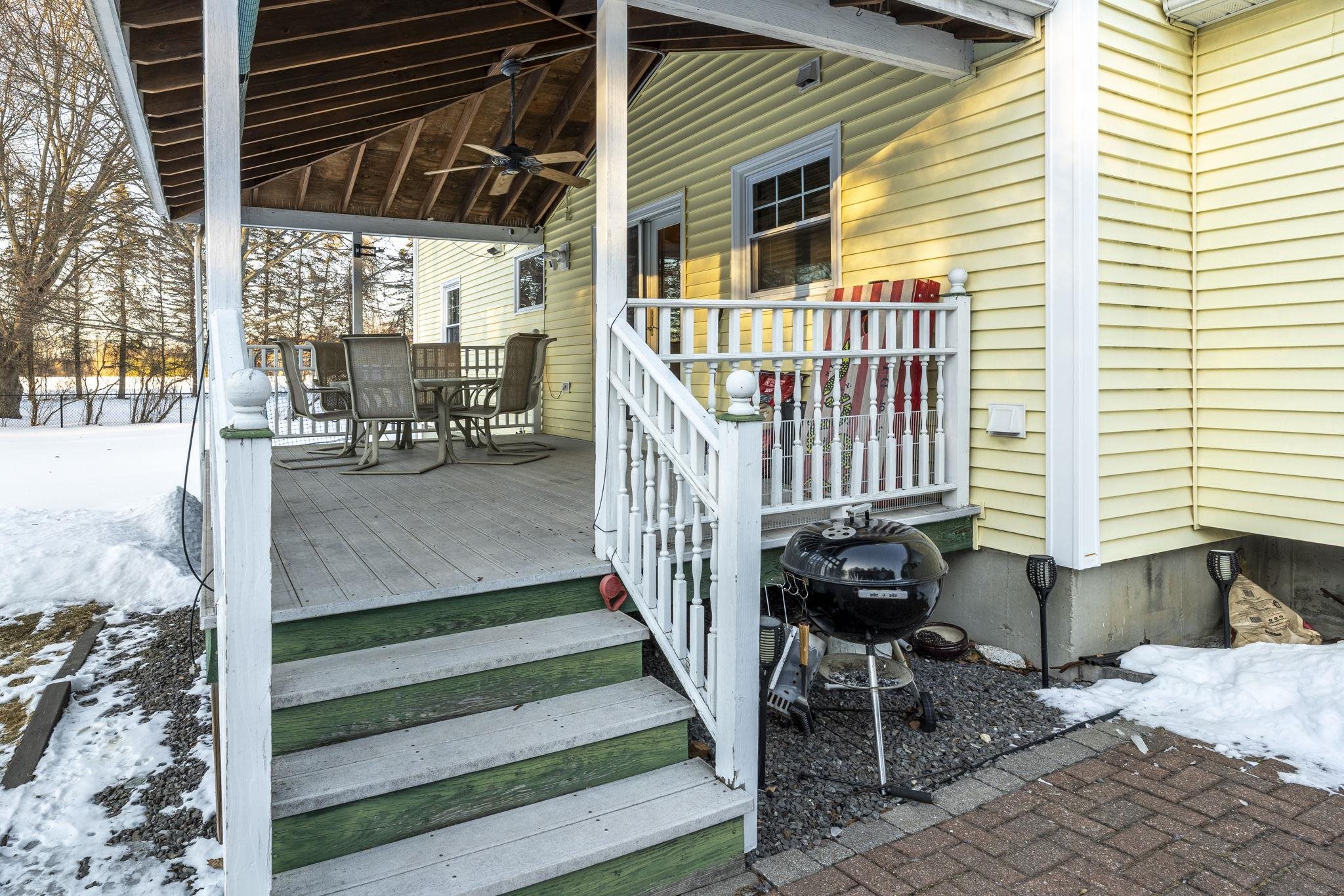 11 Broadview Dr, Litchfield, NH 03052