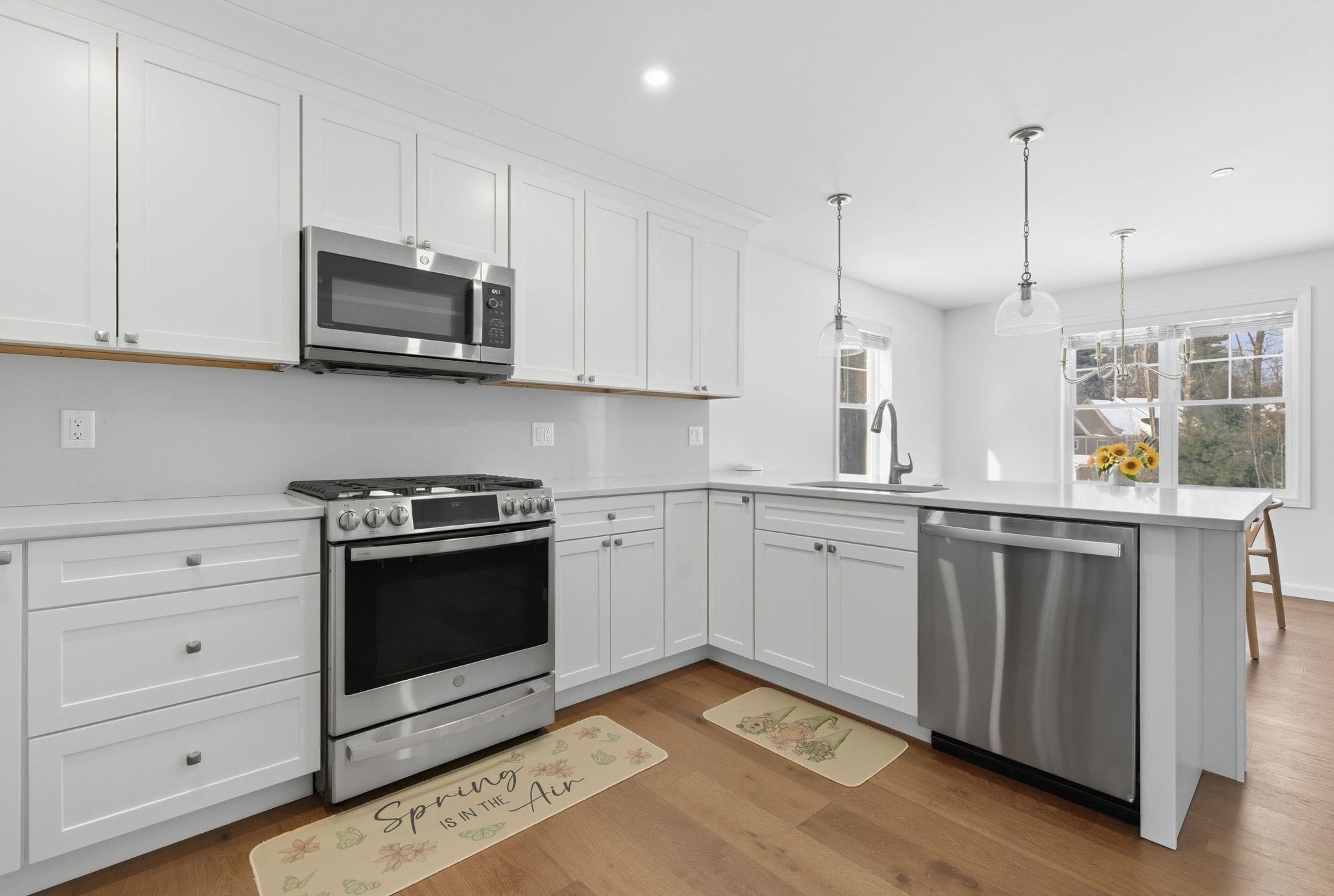 25 Forestedge Way, Manchester, NH 03102