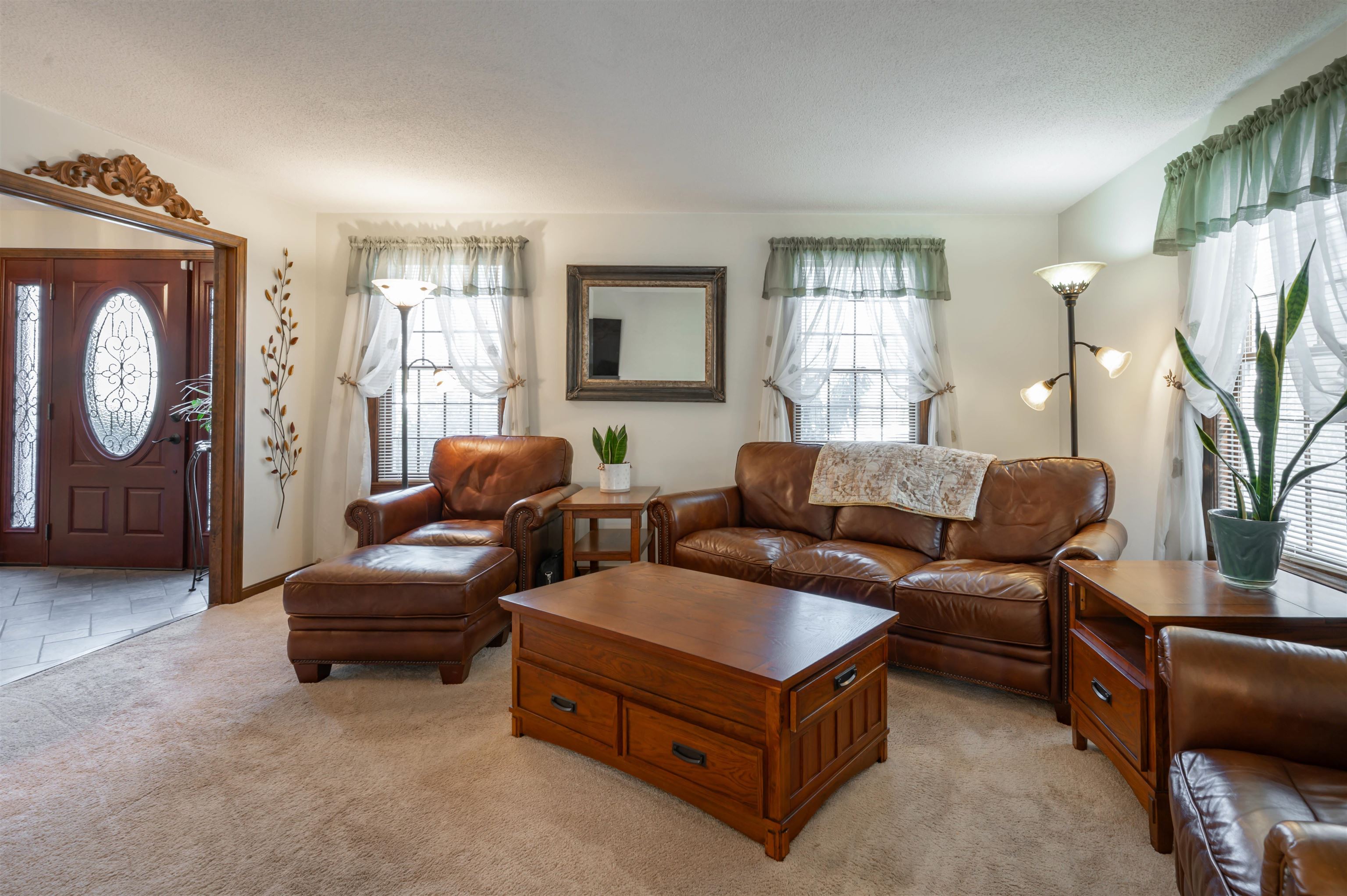 4 Lisa Dr, Nashua, NH 03062