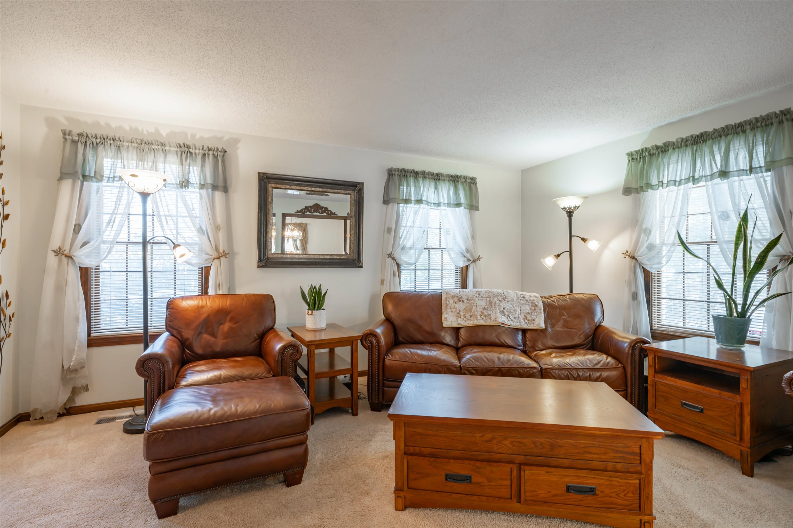 4 Lisa Dr, Nashua, NH 03062