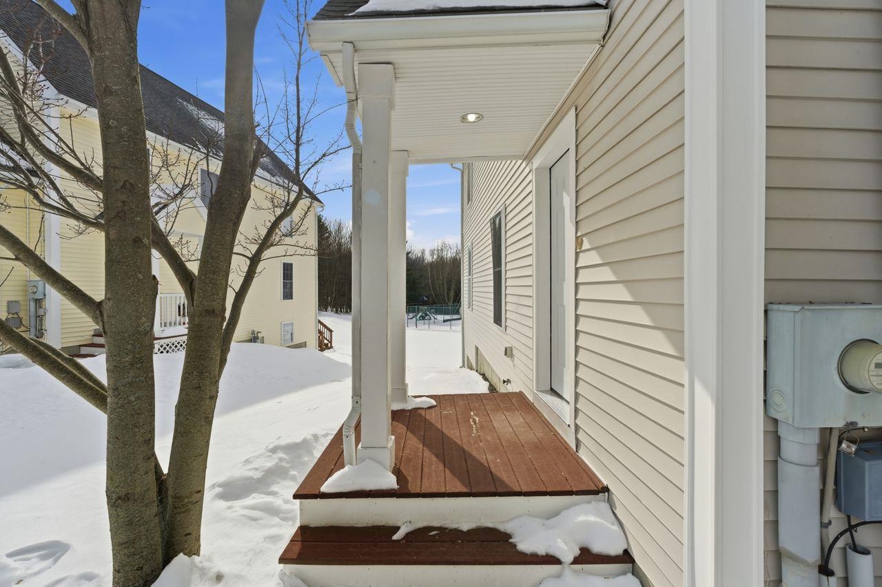 77 Barbara Ln, Hudson, NH 03051