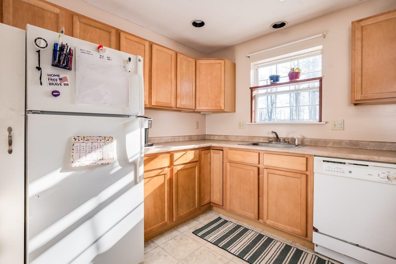 15 Tampa Dr, Rochester, NH 03867