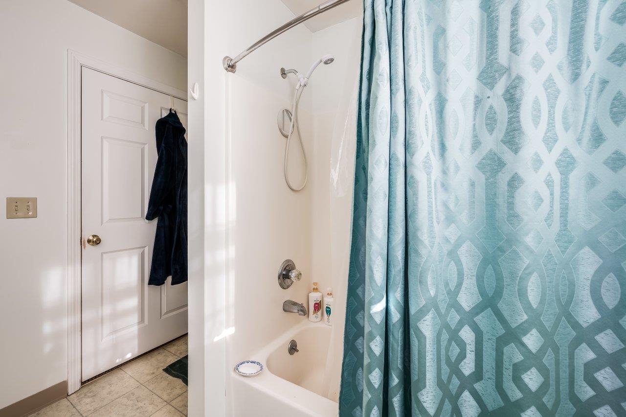 15 Tampa Dr #B, Rochester, NH 03867