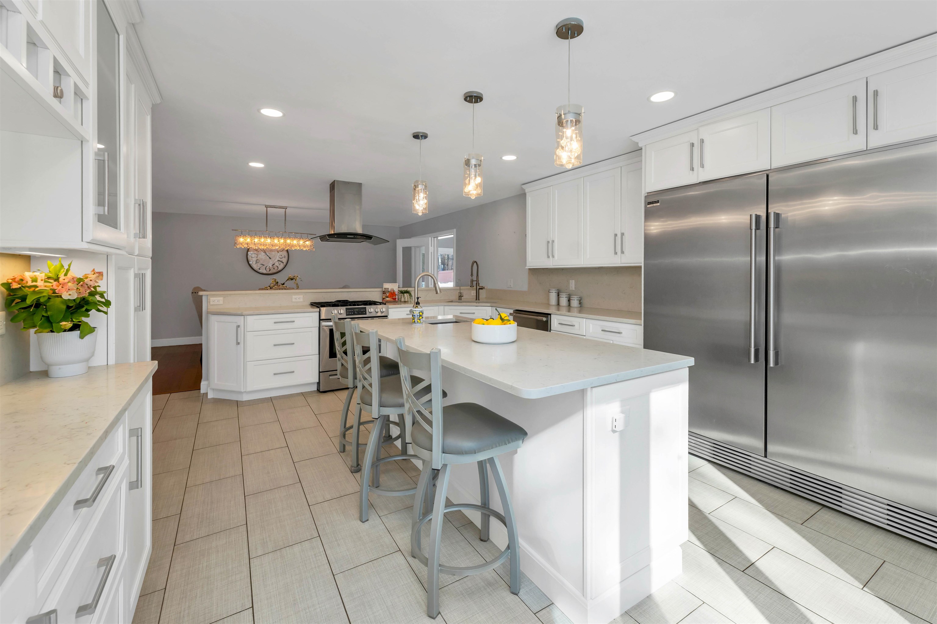 18 Robin Dr, Hudson, NH 03051