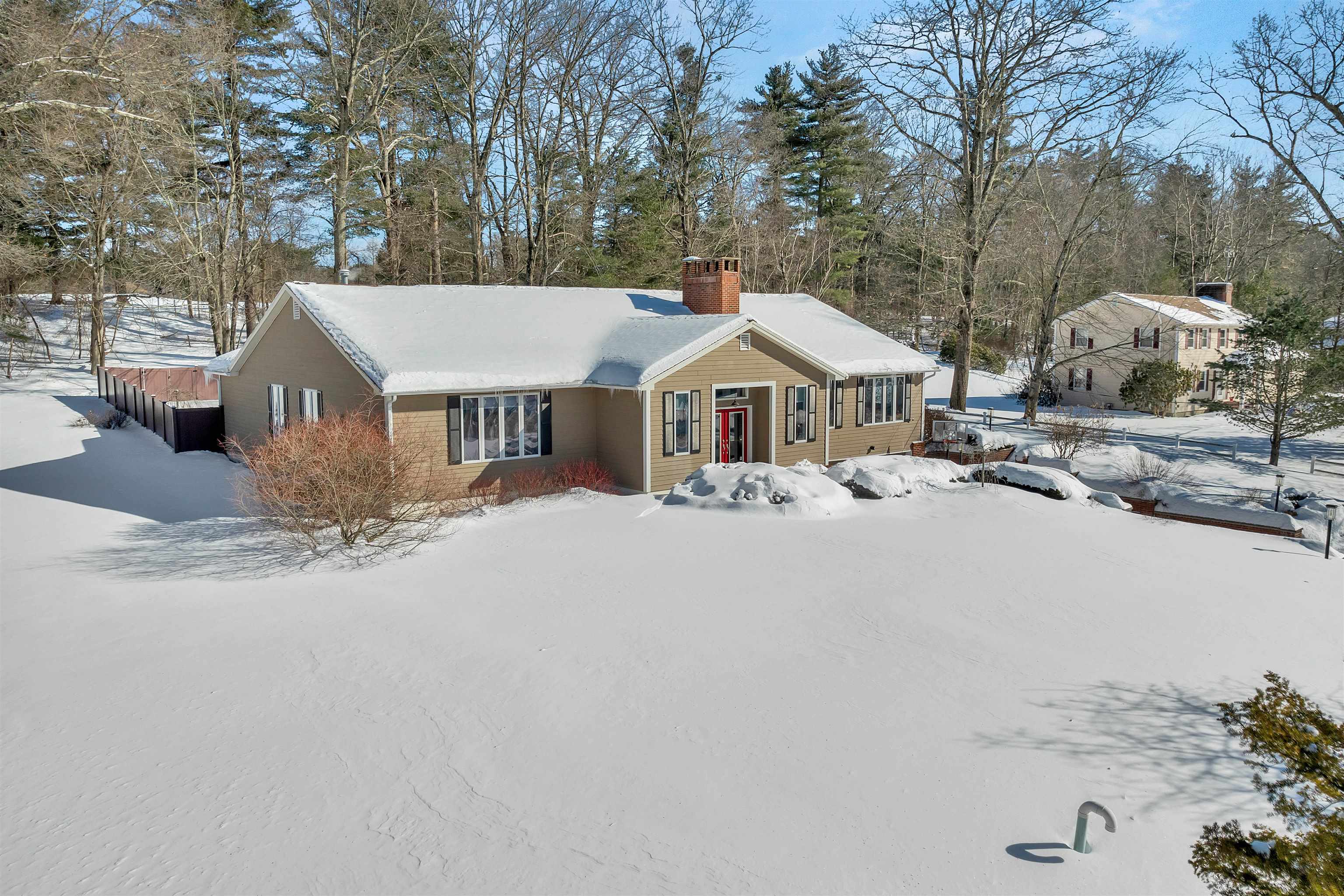 18 Robin Dr, Hudson, NH 03051