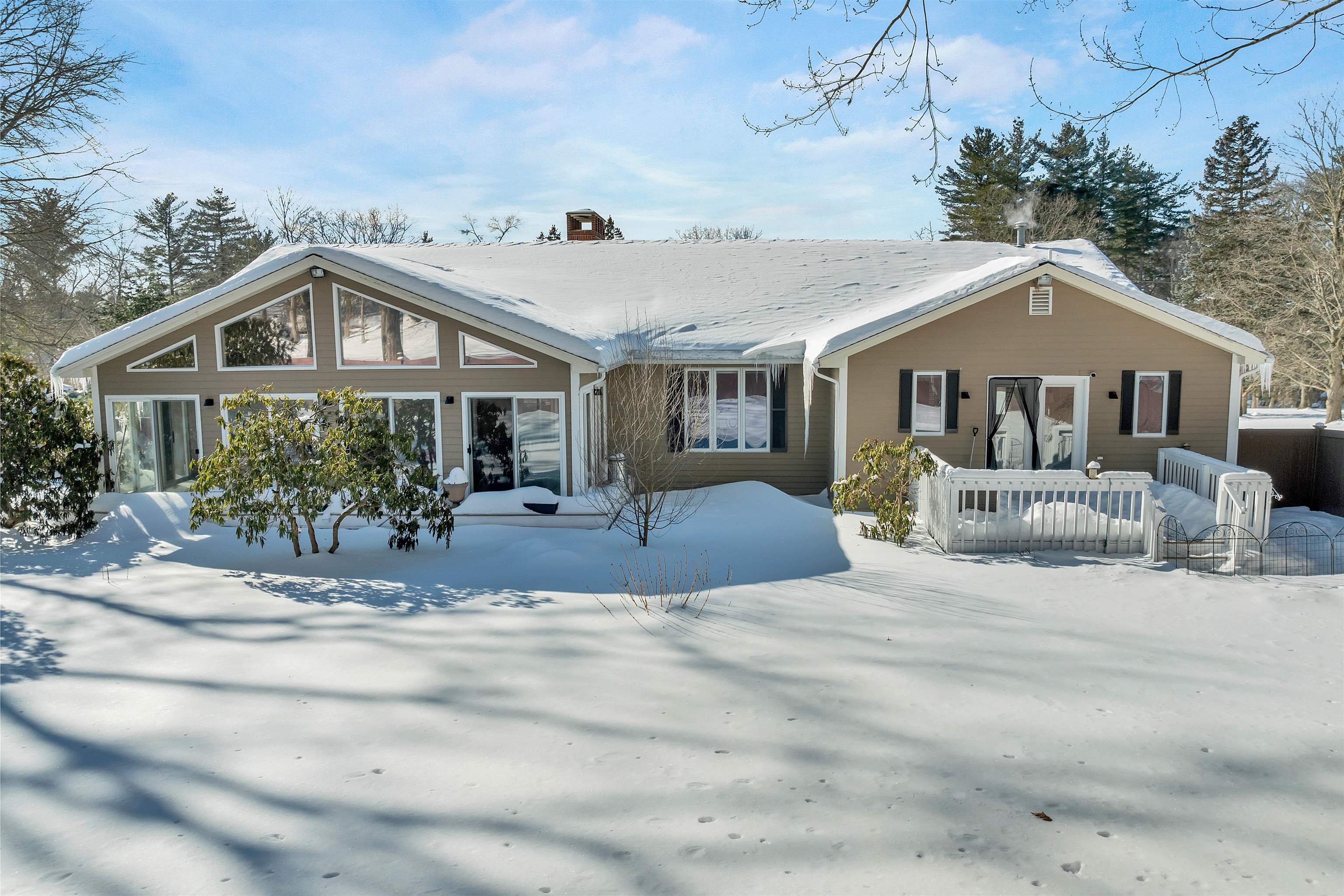 18 Robin Dr, Hudson, NH 03051