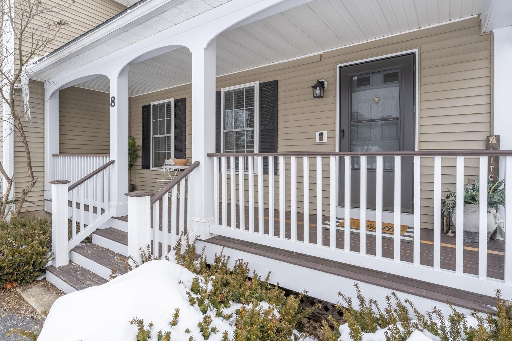 8 Snowdrop Ln, Litchfield, NH 03052