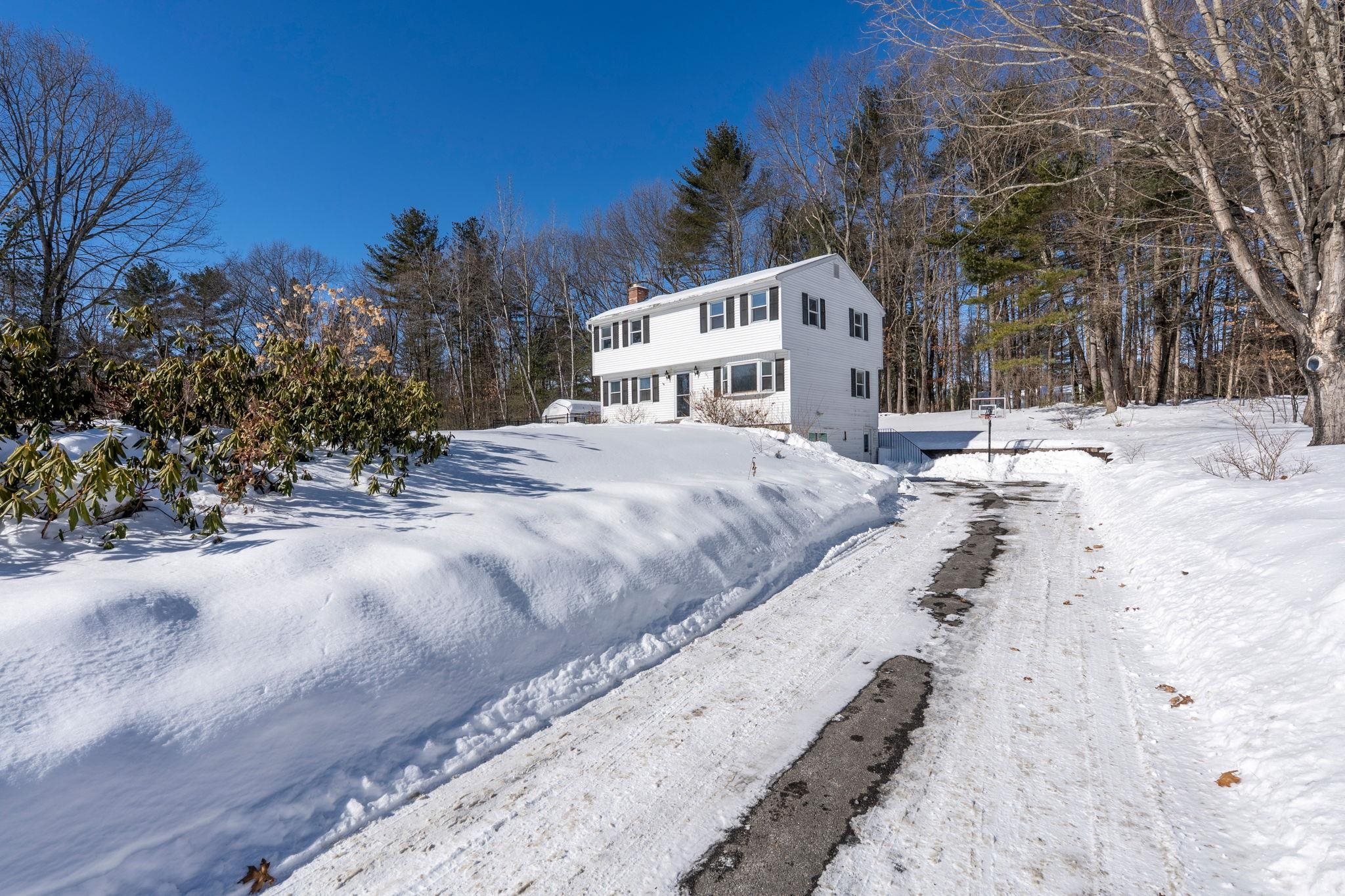 20 Wilshire Dr, Londonderry, NH 03053