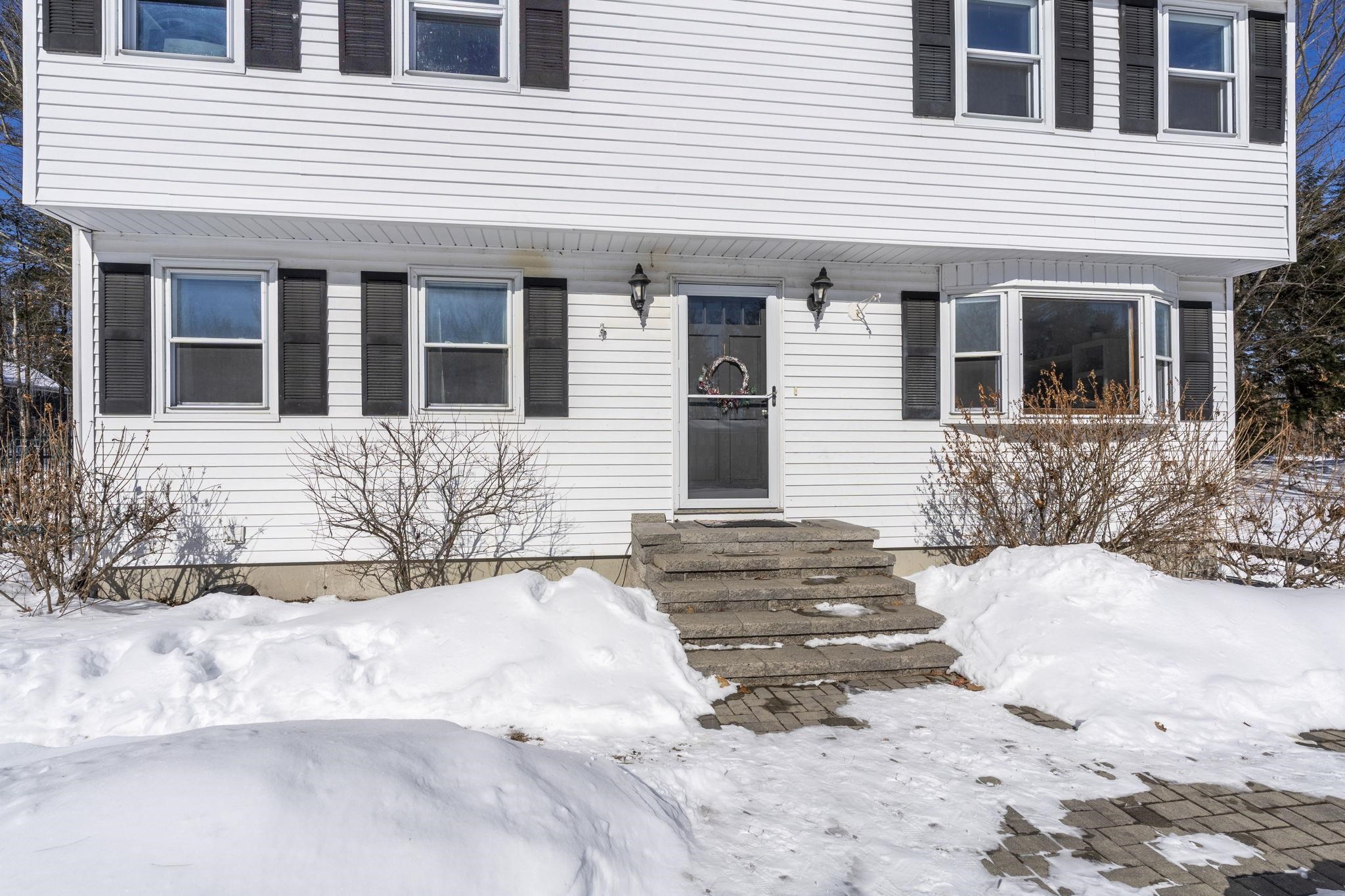 20 Wilshire Dr, Londonderry, NH 03053