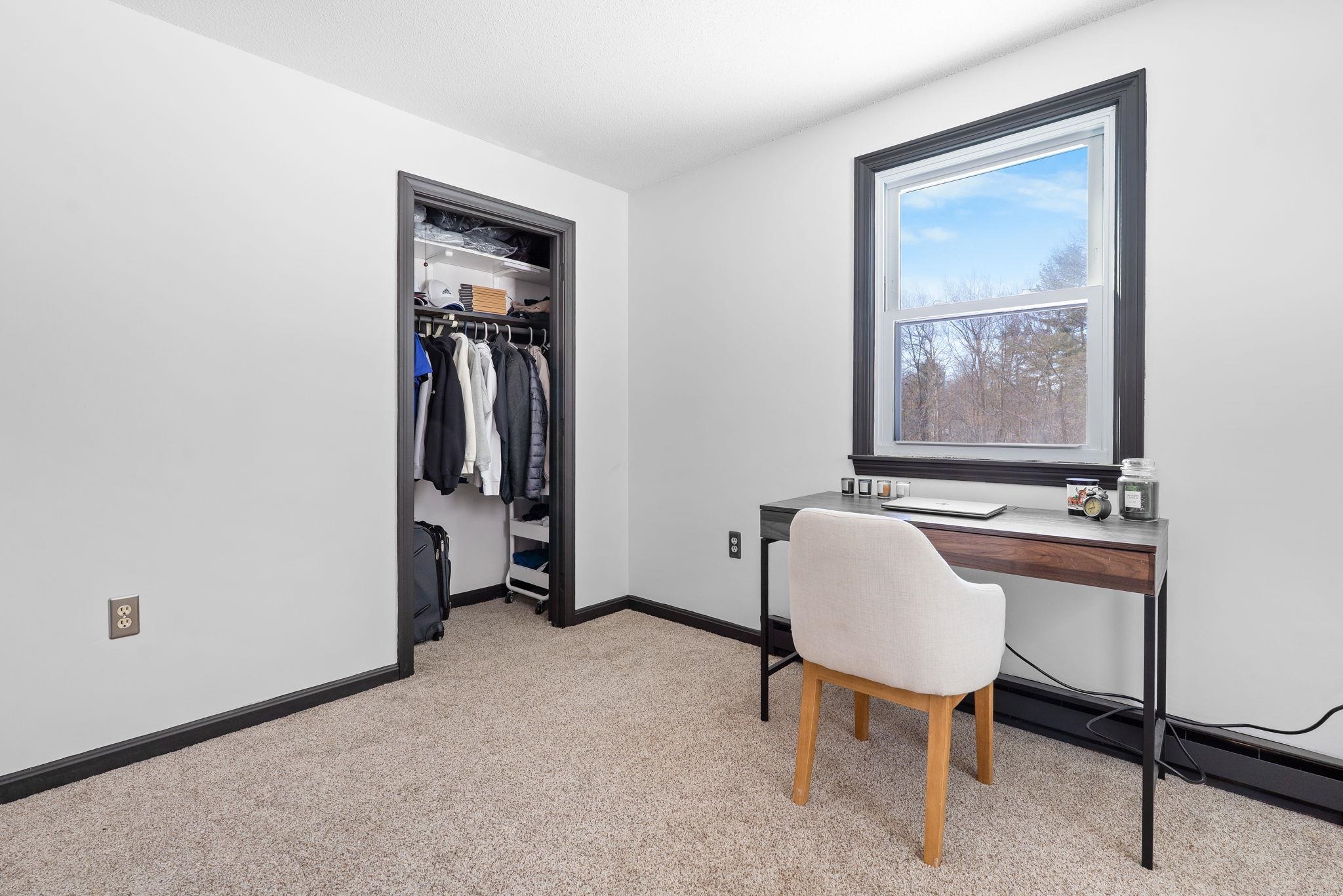 20 Wilshire Dr, Londonderry, NH 03053