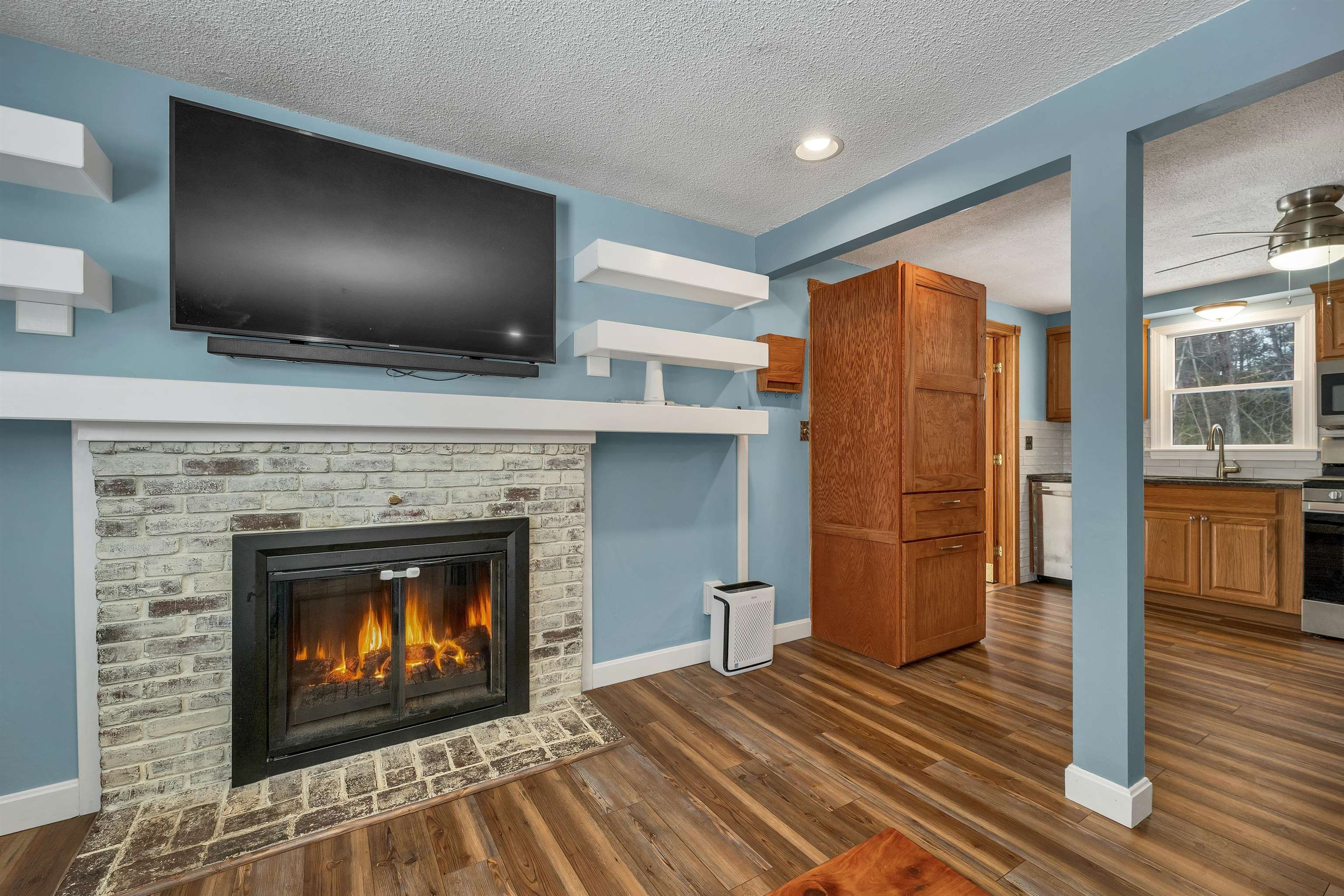 18 Ridgecrest Dr, Hudson, NH 03051