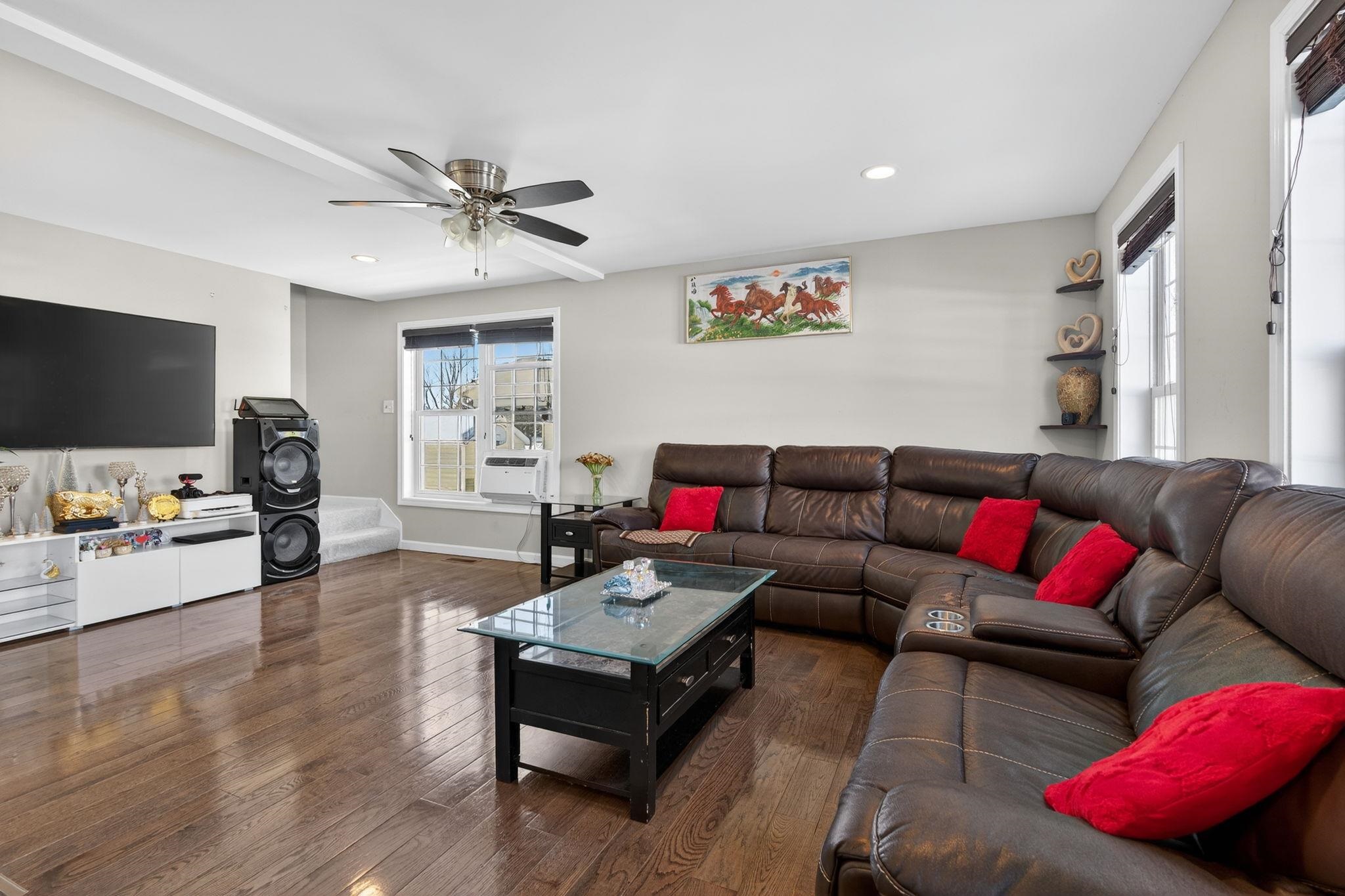 73 King St, Nashua, NH 03060