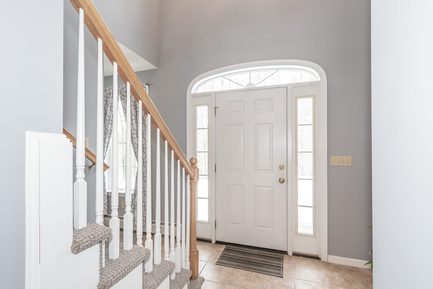 30 Fox Hollow Dr, Weare, NH 03281