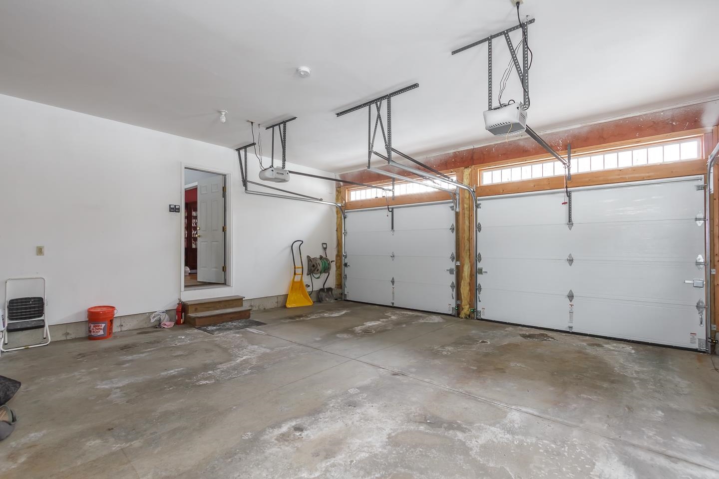 30 Fox Hollow Dr, Weare, NH 03281