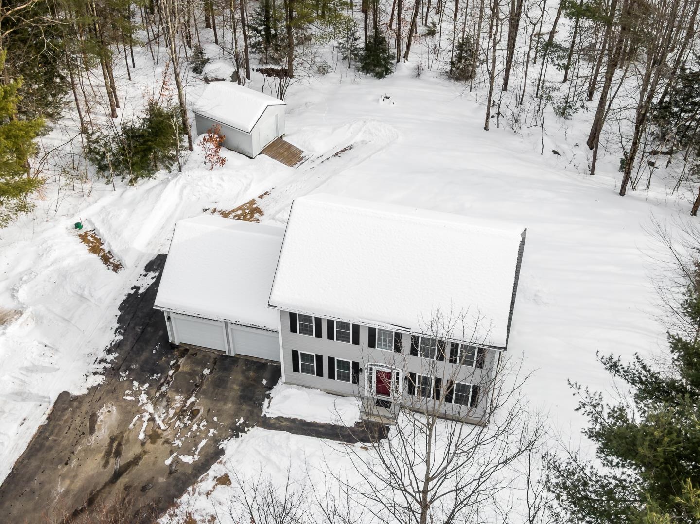 30 Fox Hollow Dr, Weare, NH 03281