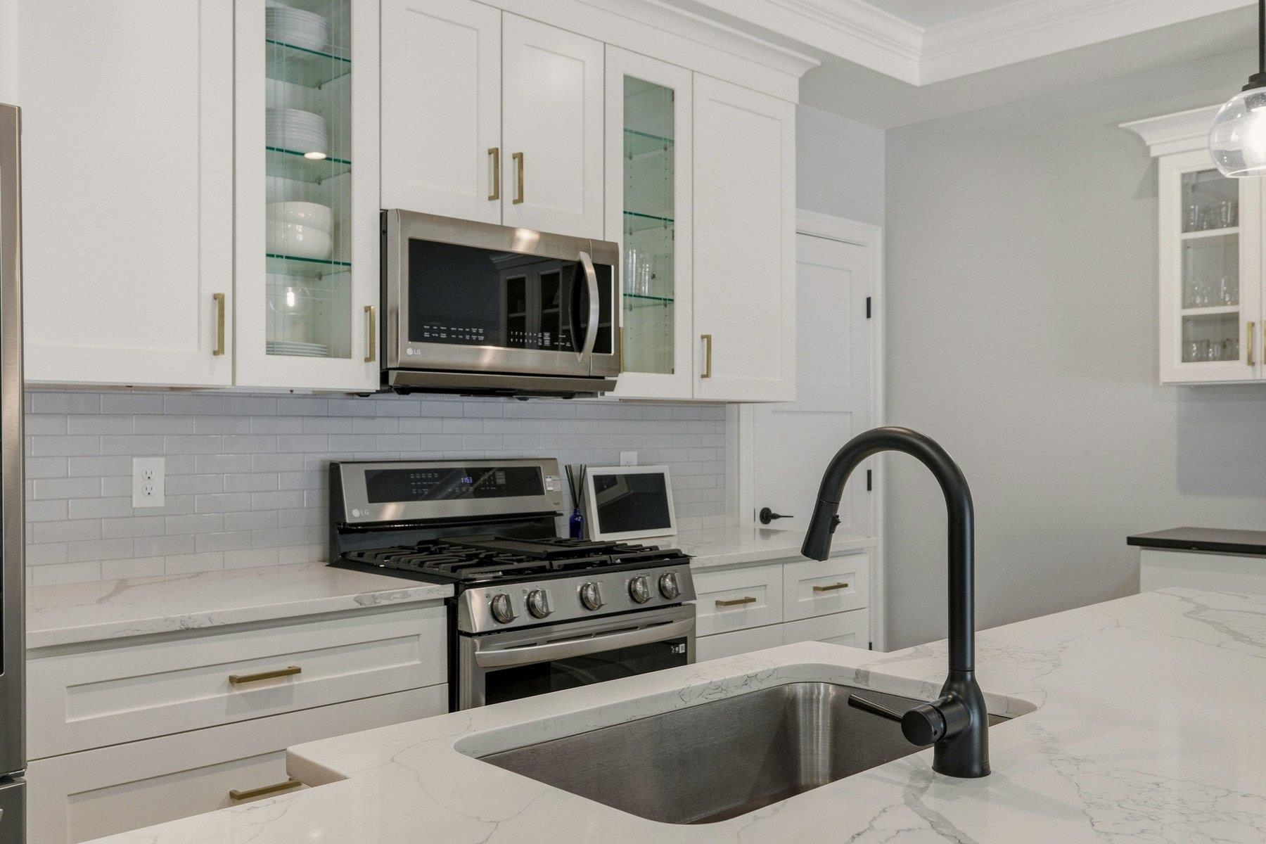 114 Saratoga Way, Portsmouth, NH 03801