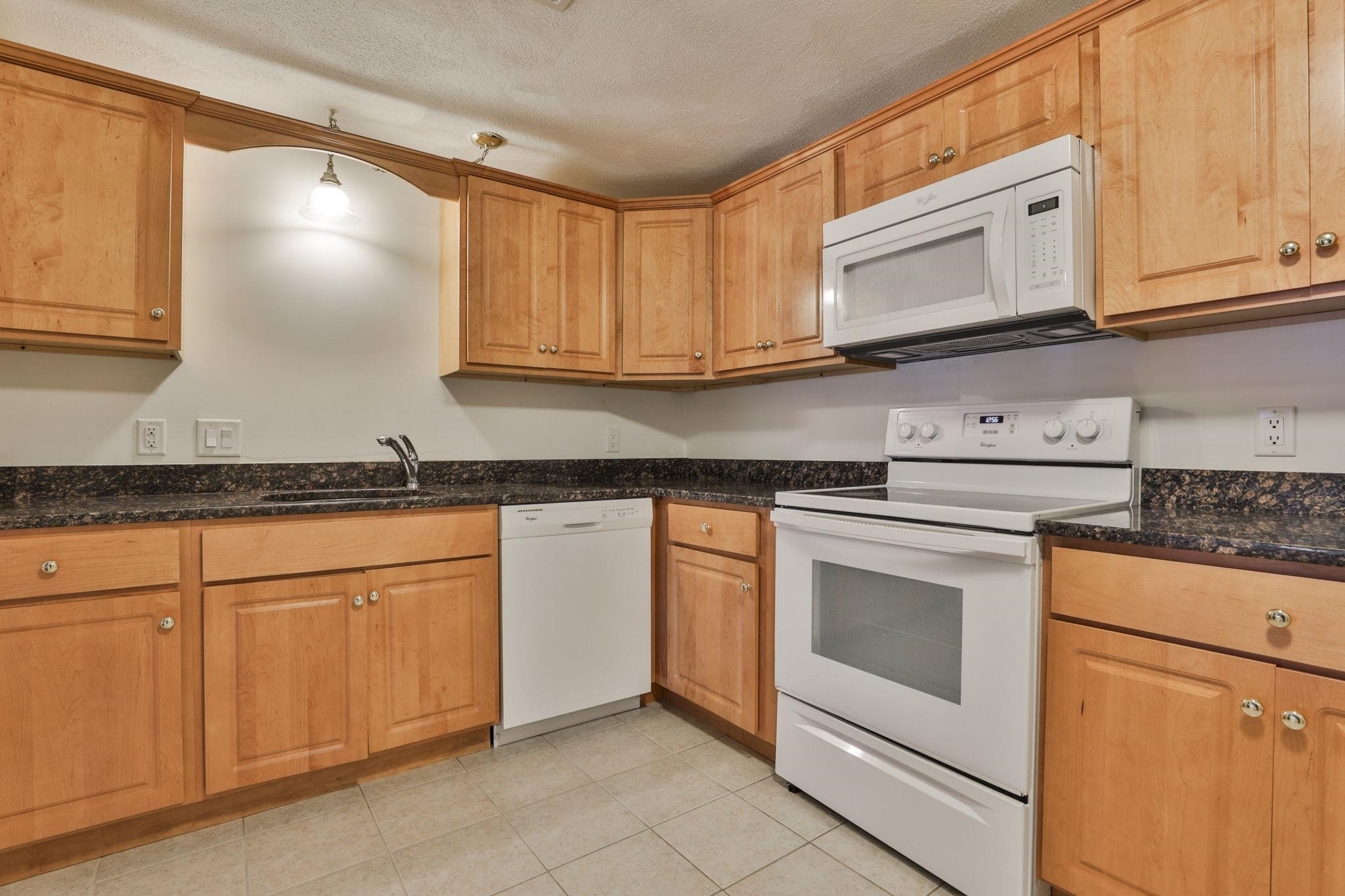 4-211 Heritage Village Dr, Nashua, NH 03062