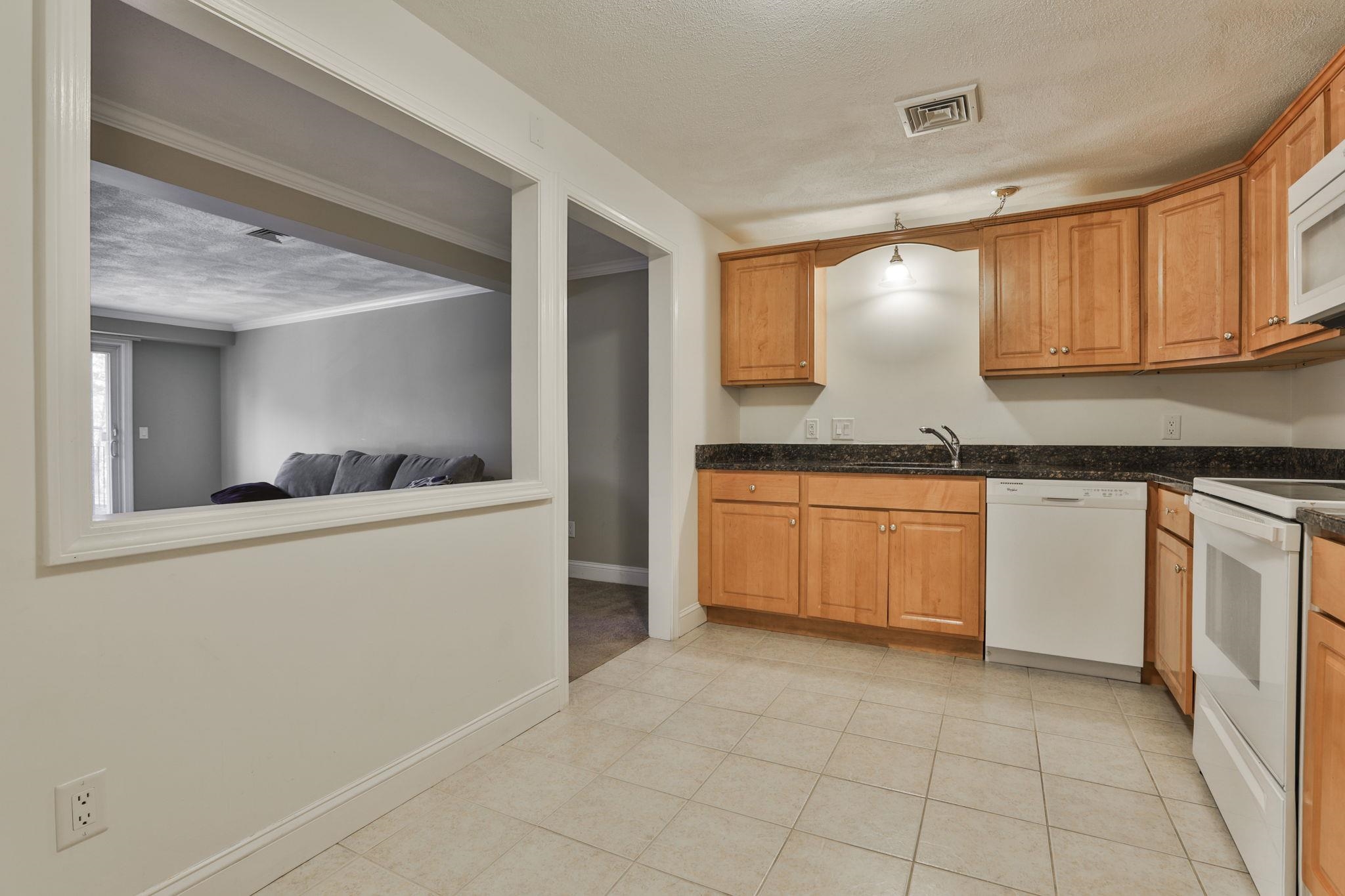 4-211 Heritage Village Dr, Nashua, NH 03062