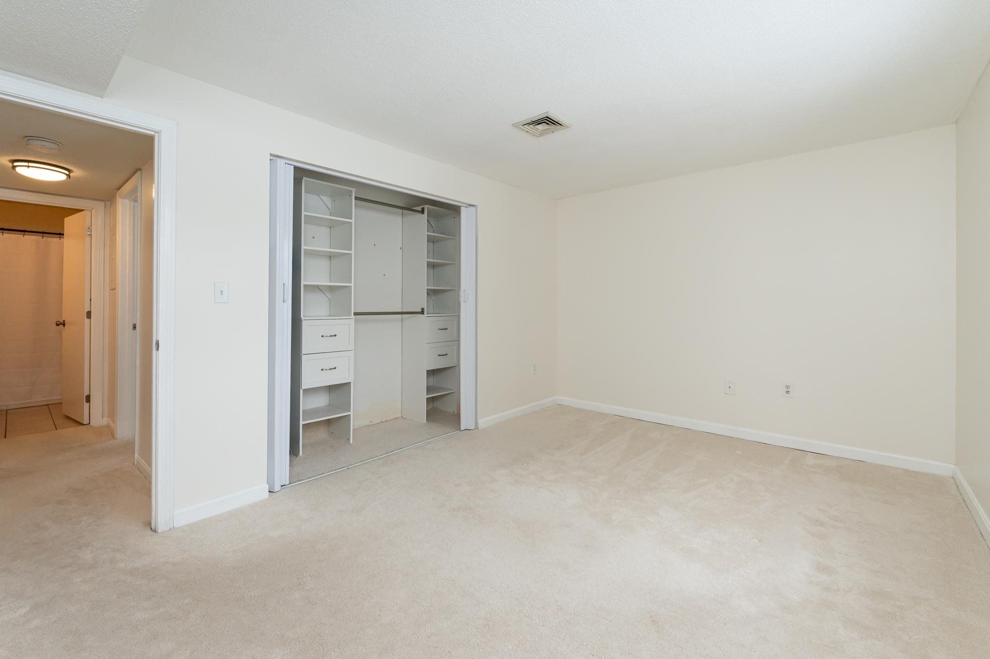 2 Roedean Dr #307, Nashua, NH 03063