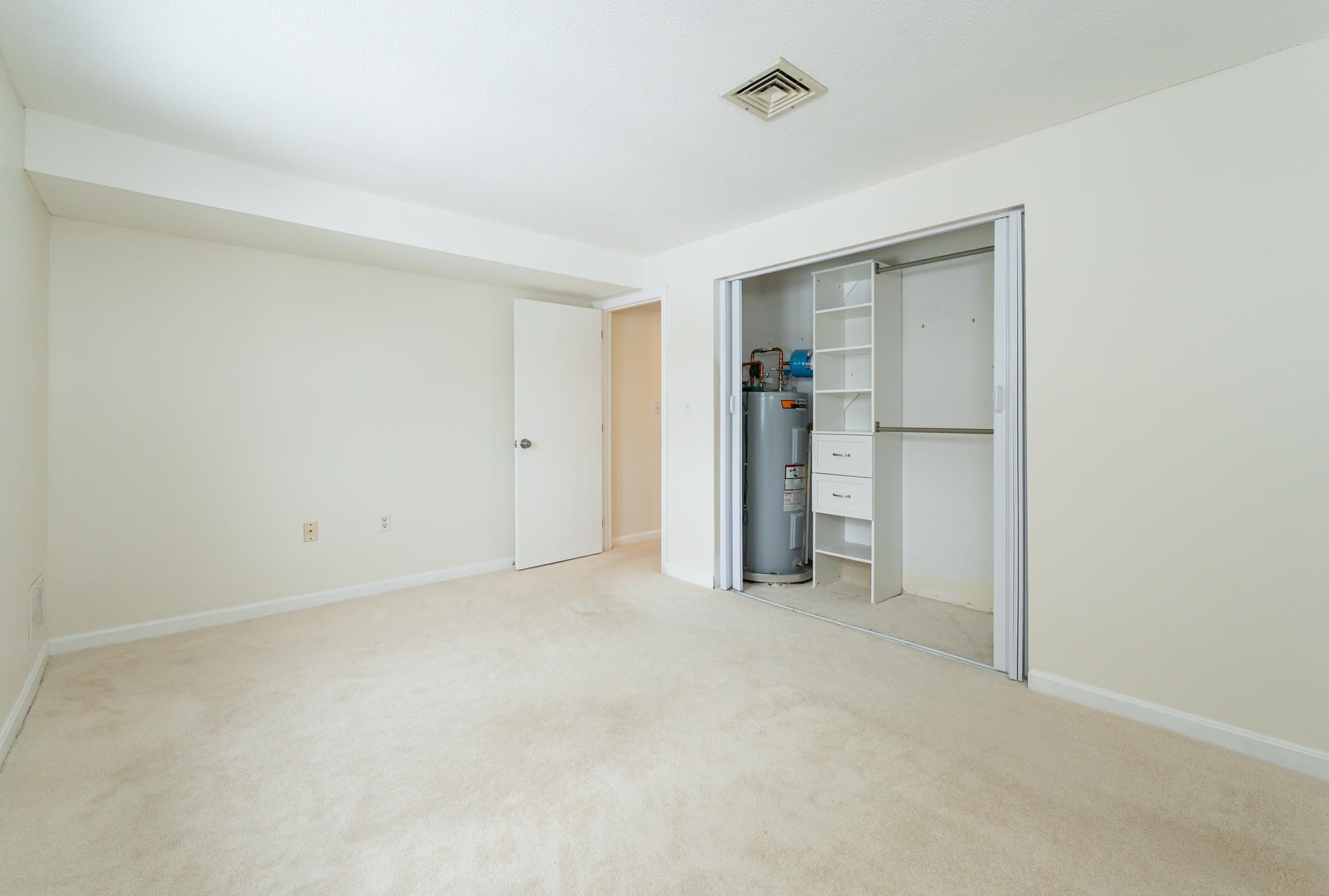 2 Roedean Dr, Nashua, NH 03063