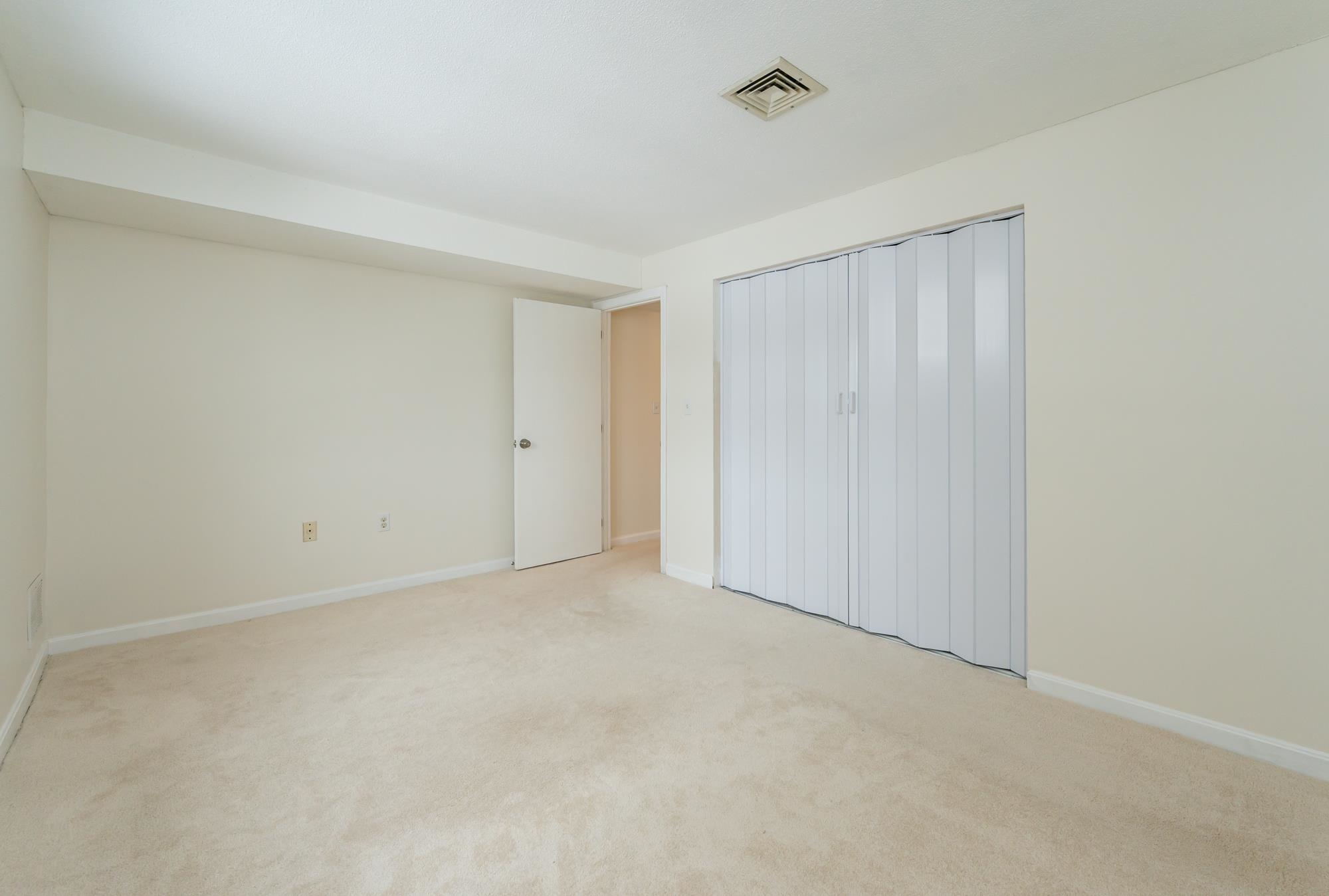 2 Roedean Dr, Nashua, NH 03063