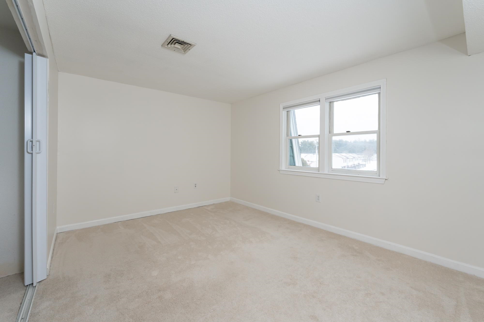 2 Roedean Dr #307, Nashua, NH 03063